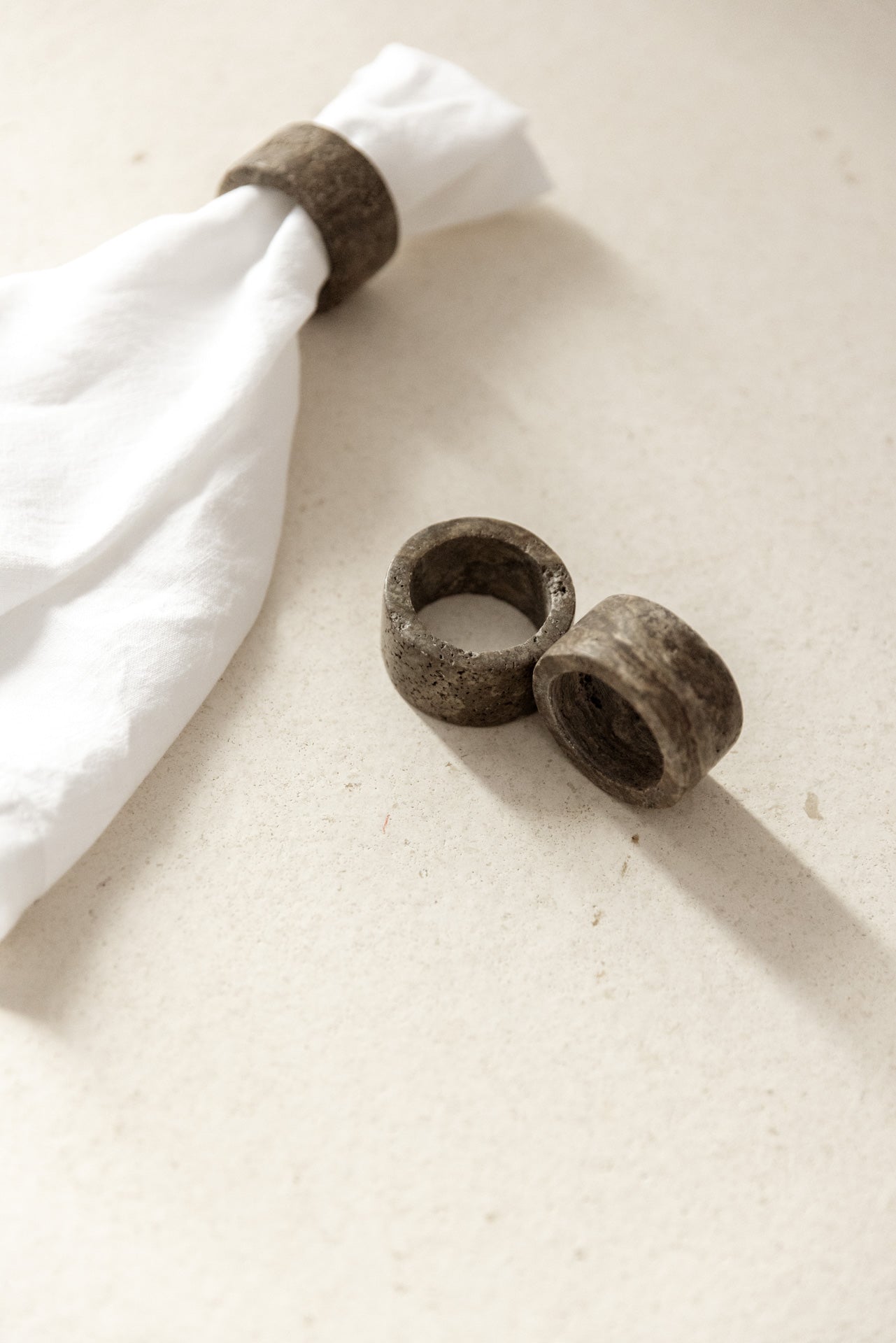 SERVILLETERO DE MÁRMOL GRIS