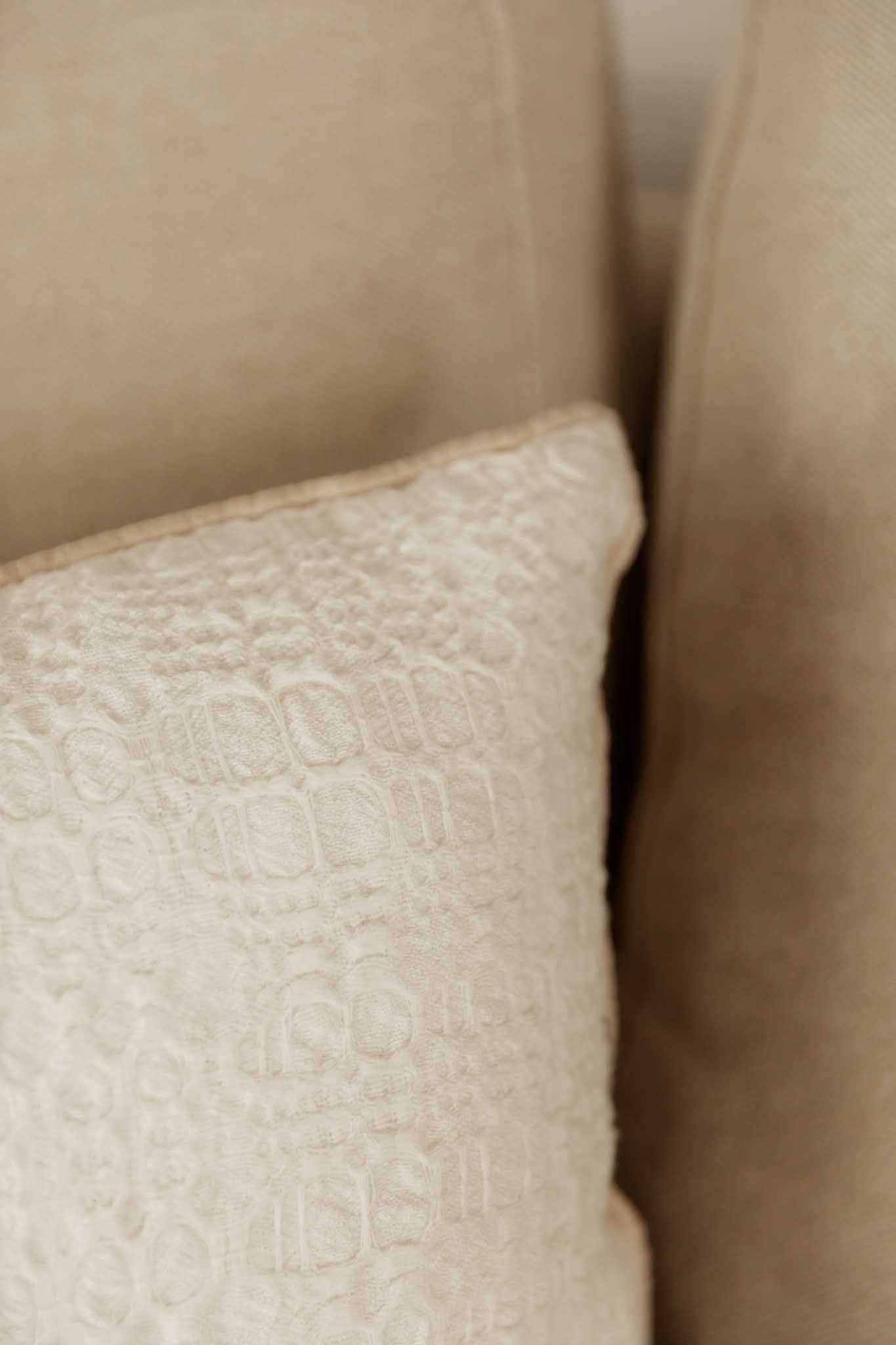 COJÍN DE LANA COLOR CRUDO