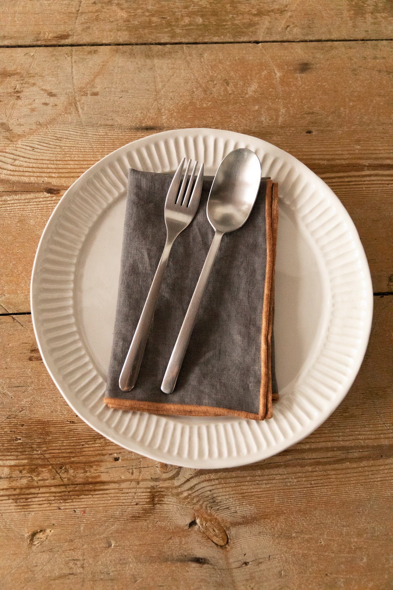 SERVILLETAS LINO GRIS CON REPULGO TEJA