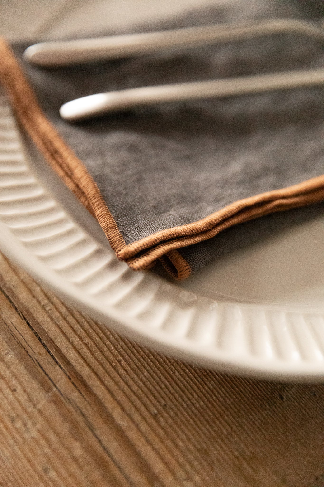 SERVILLETAS LINO GRIS CON REPULGO TEJA