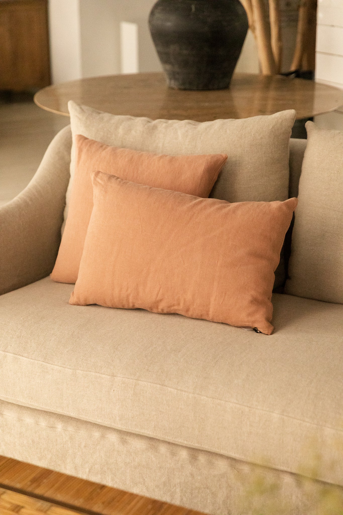 COJÍN DE LINO LAVADO ROSA