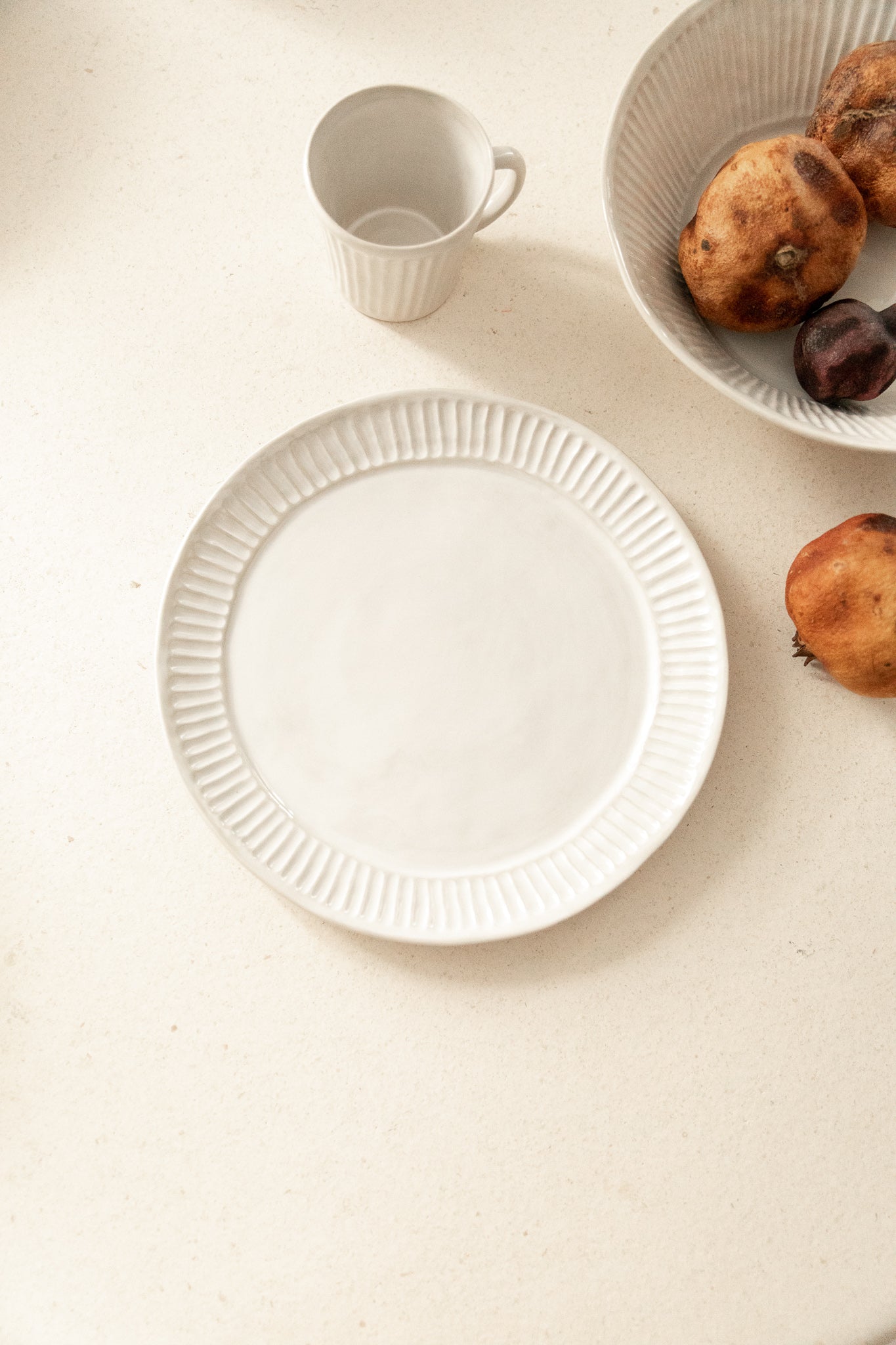 VAJILLA DE CERÁMICA BLANCA ESTRIADA