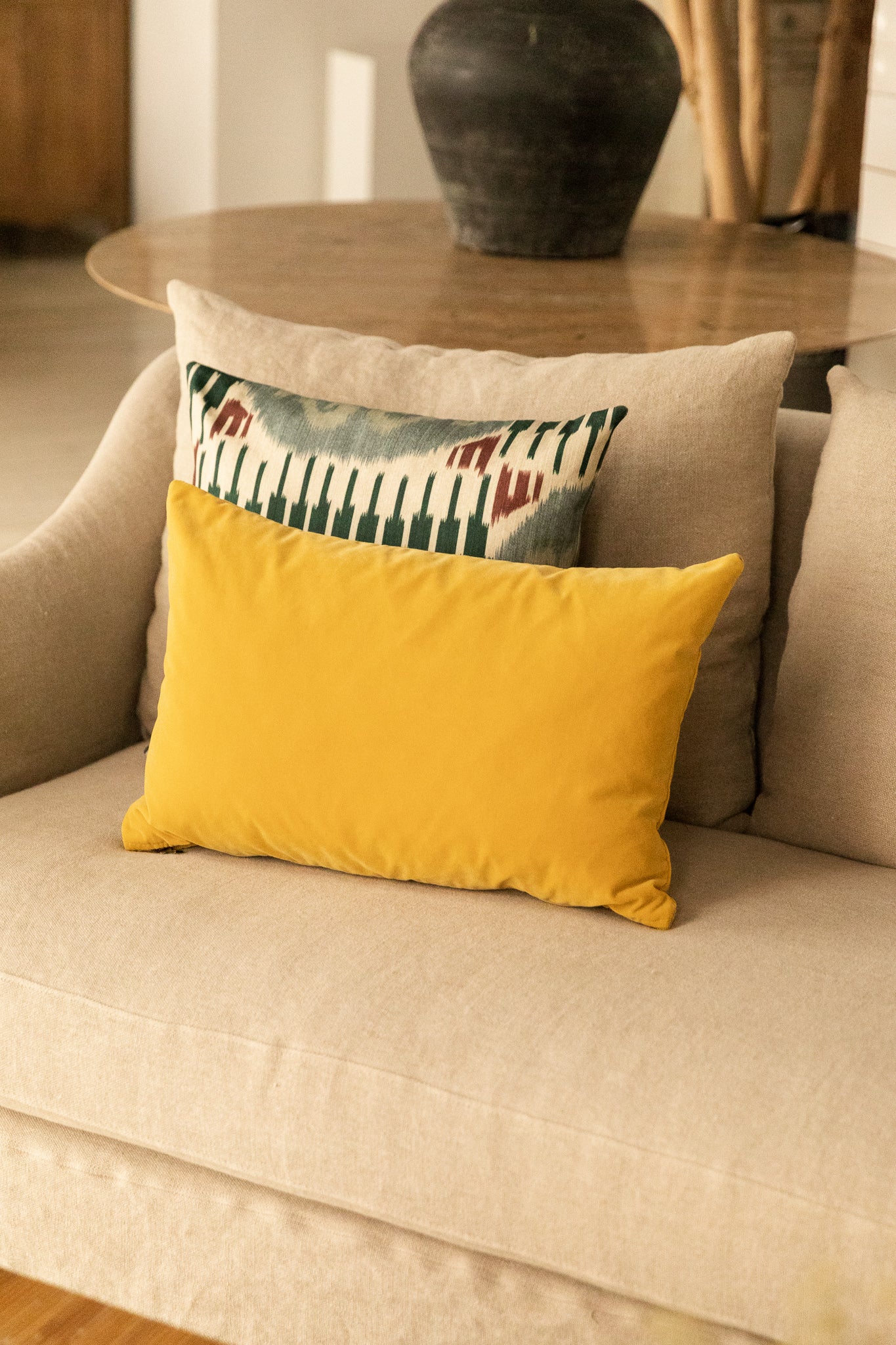 COJÍN DE TERCIOPELO MOSTAZA