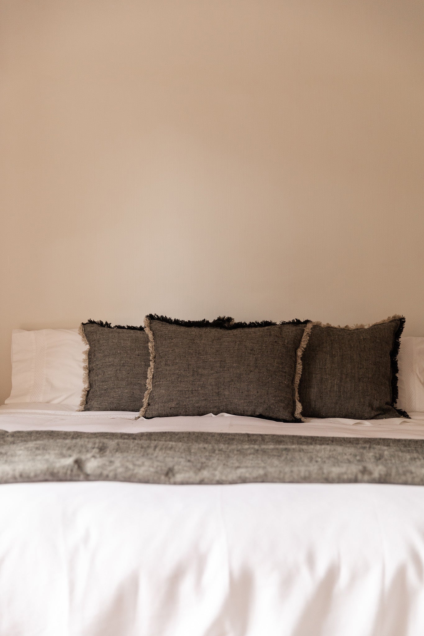 FUNDA DE COJÍN JAIPUR NEGRO DESFLECADO