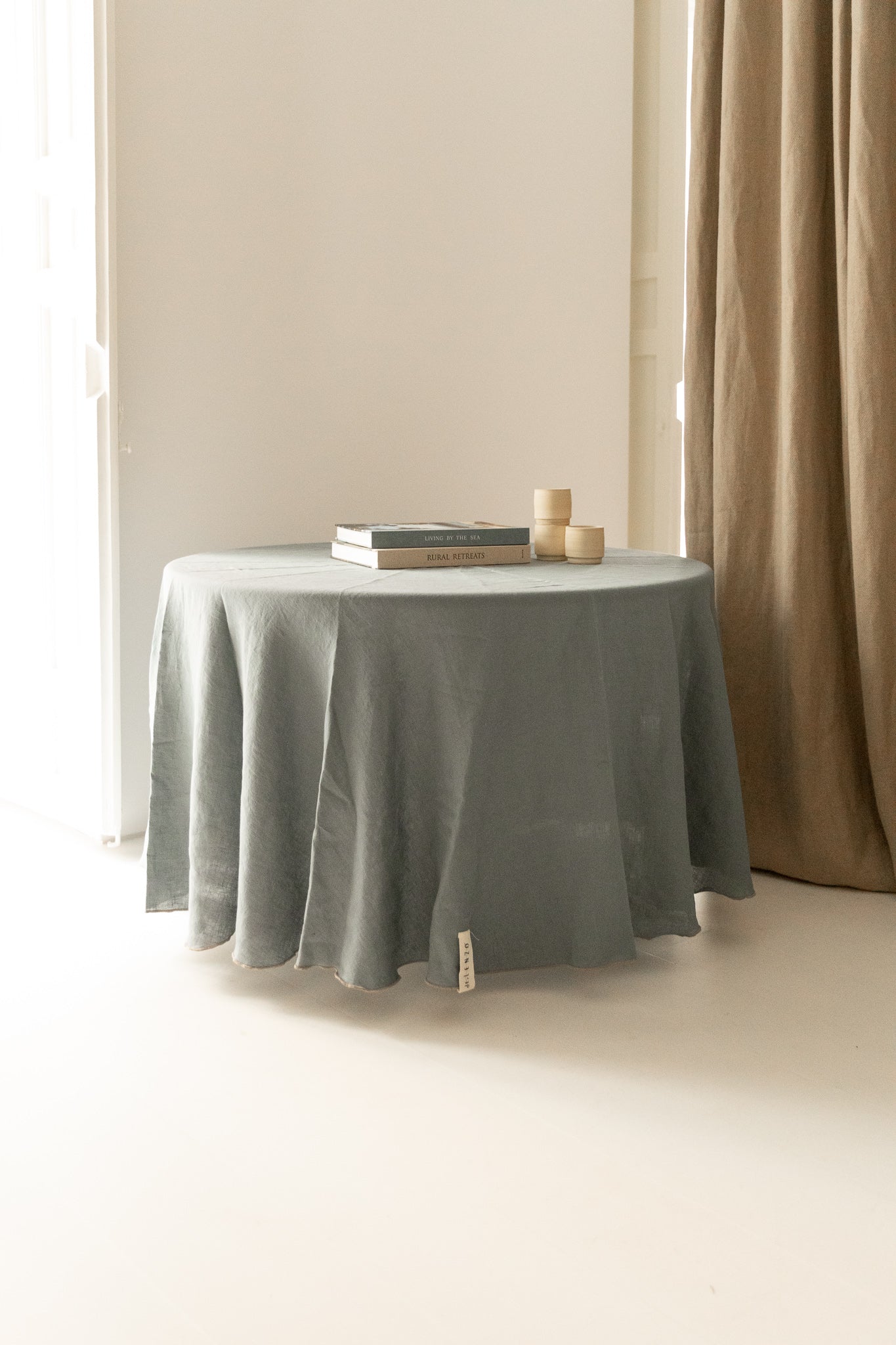 MANTEL LINO AZUL CON REPULGO NATURAL