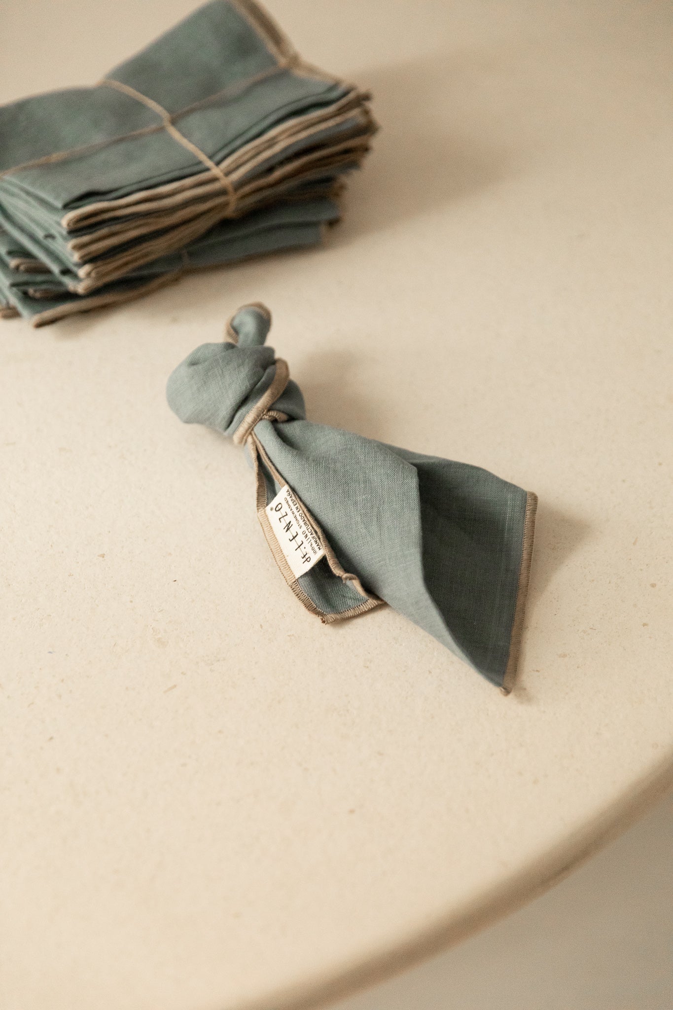 SERVILLETAS LINO AZUL CON REPULGO BEIGE