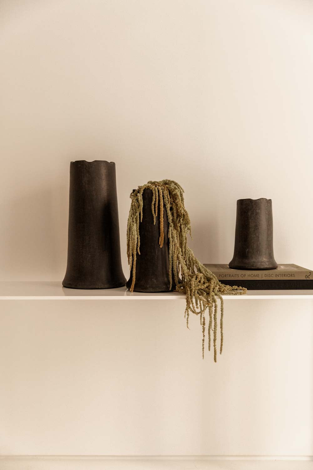 COLECCIÓN JARRÓN GRIS PATINADO