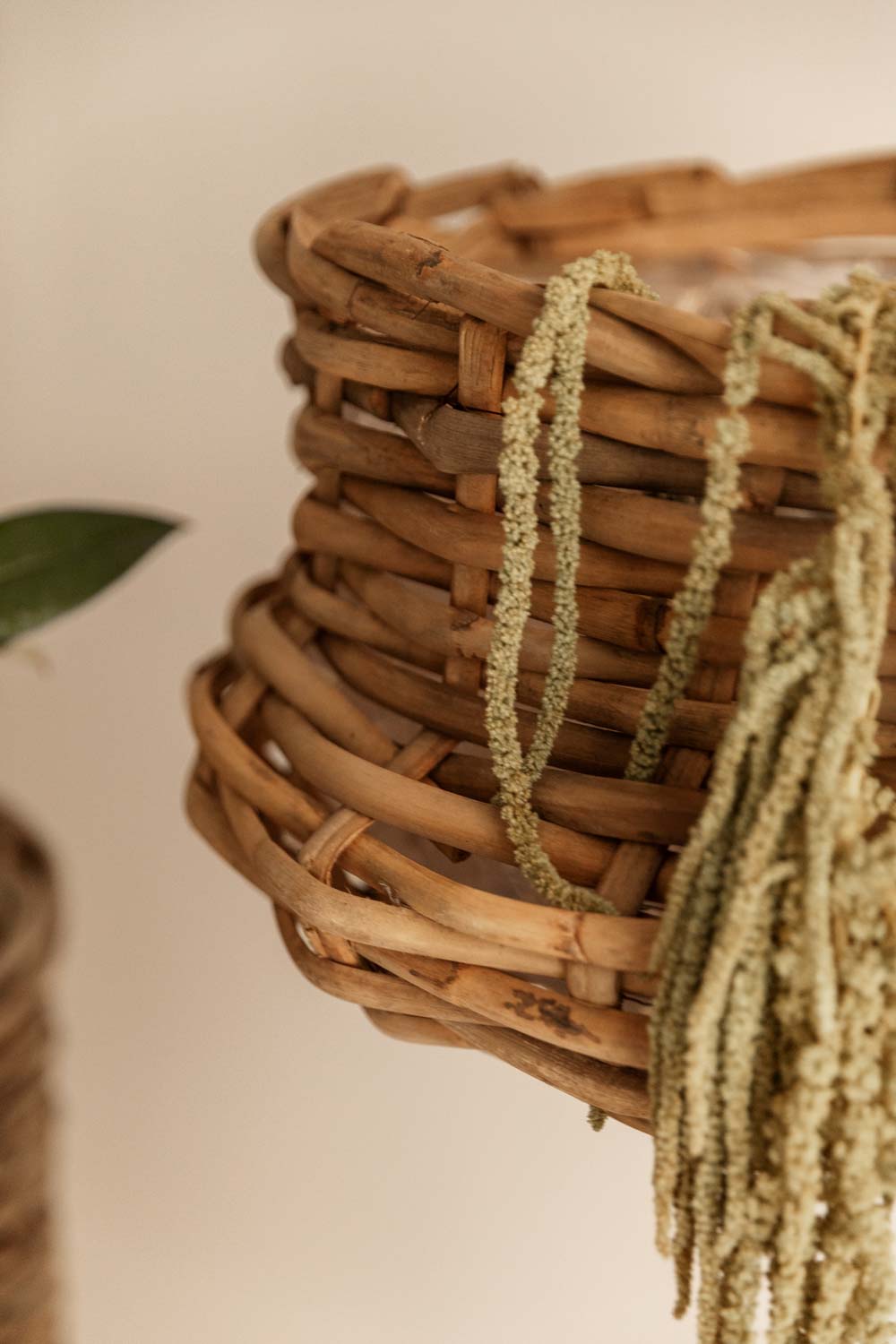 MACETERO DE RATÁN COLGANTE MOA