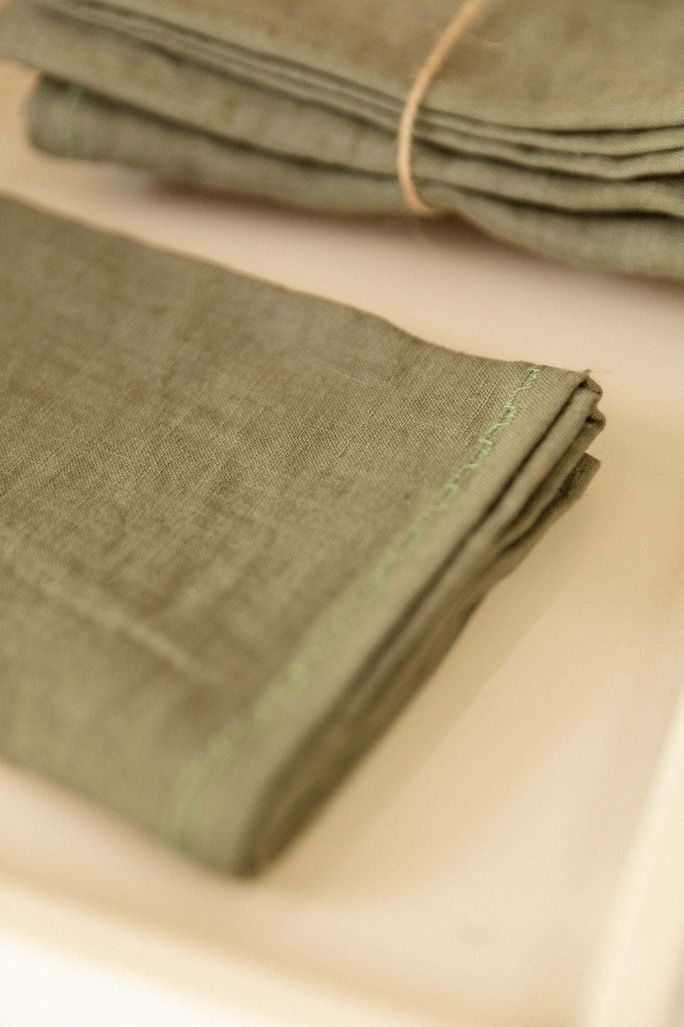 SERVILLETAS LINO VERDE CON BORDADO