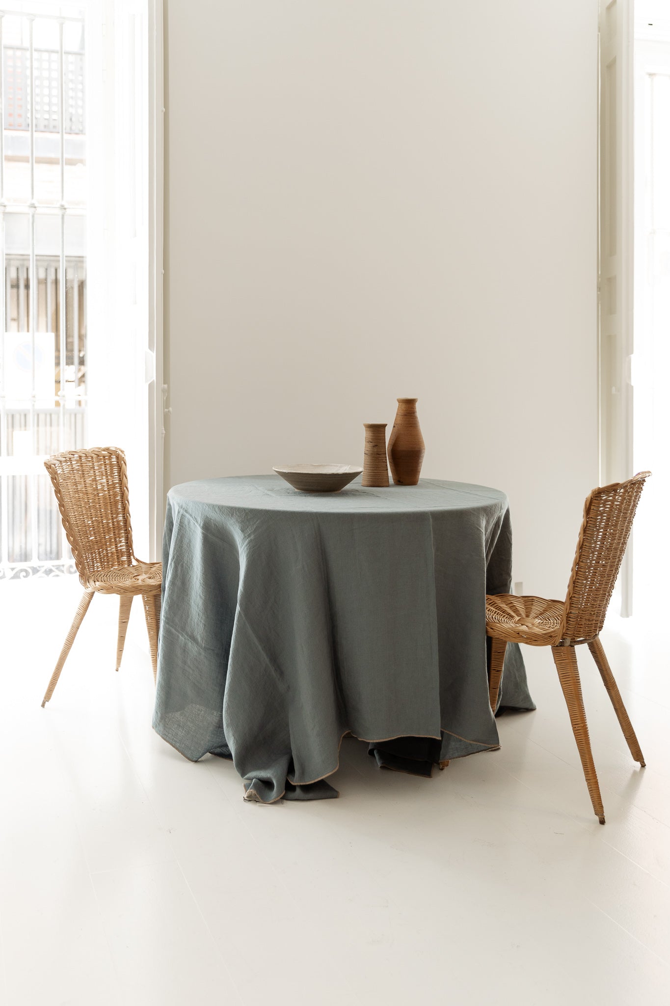 MANTEL LINO AZUL CON REPULGO NATURAL