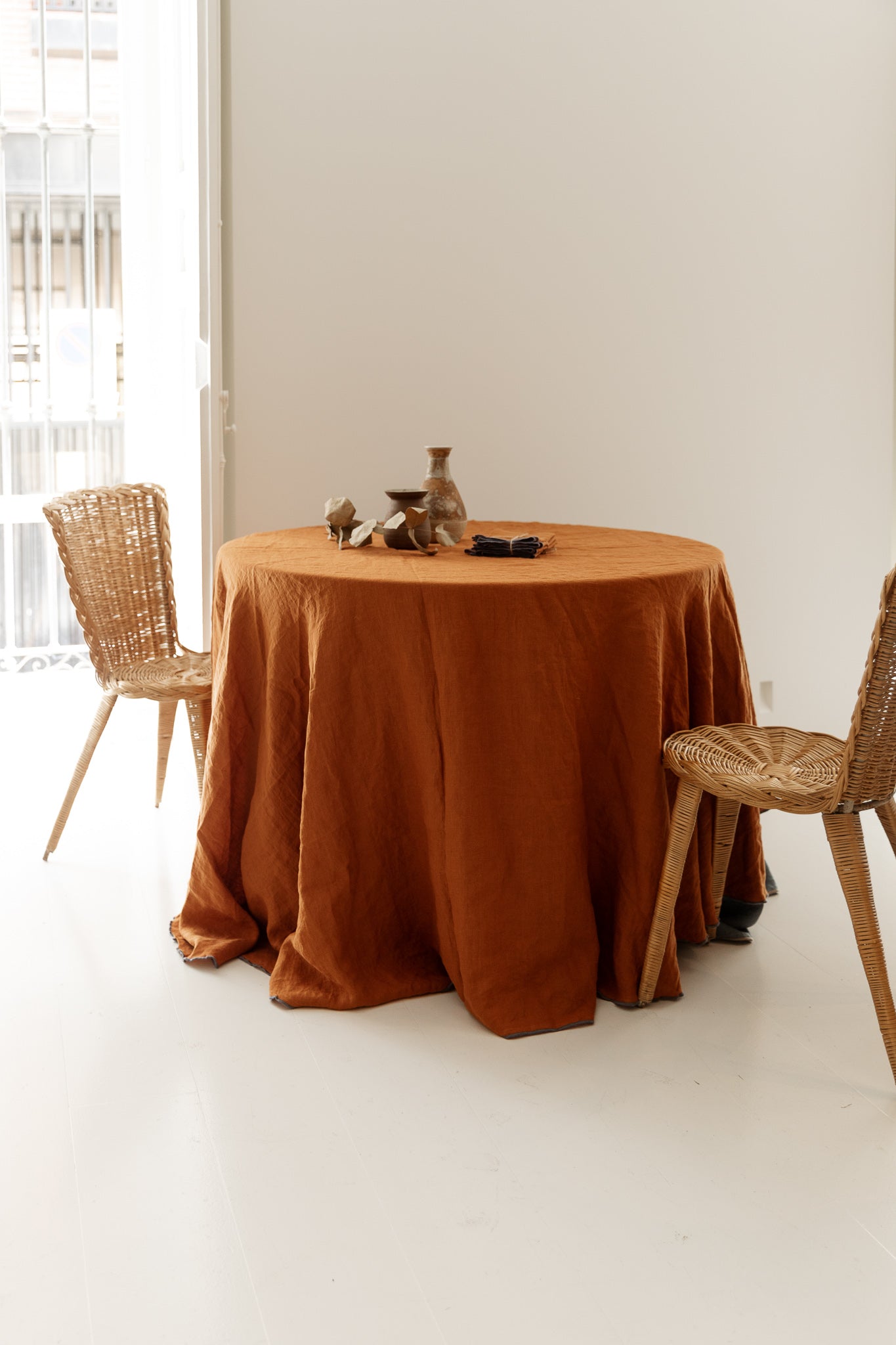 MANTEL LINO TEJA CON REPULGO AZUL