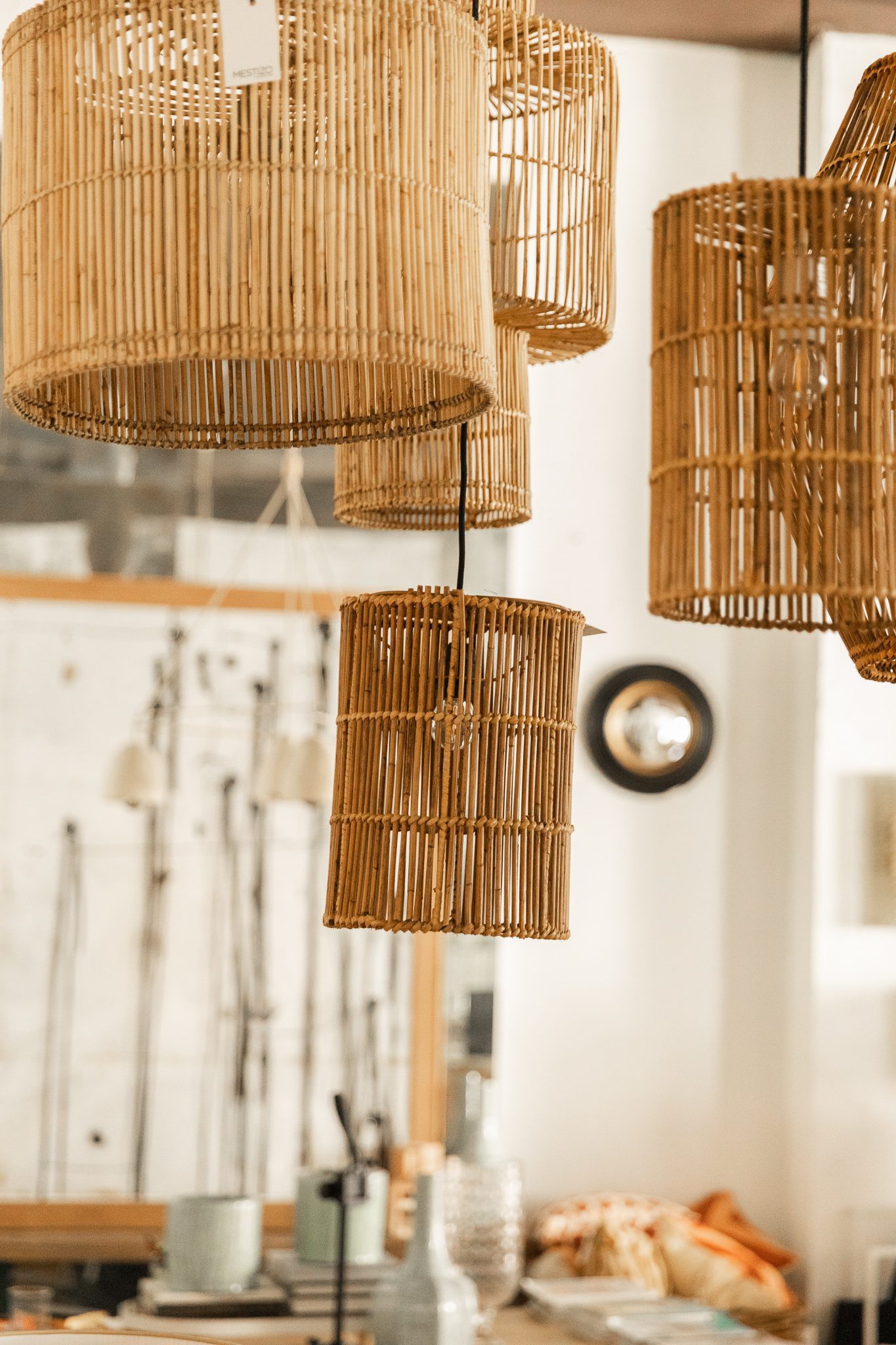 LÁMPARA DE TECHO CILÍNDRICA DE RATÁN NATURAL