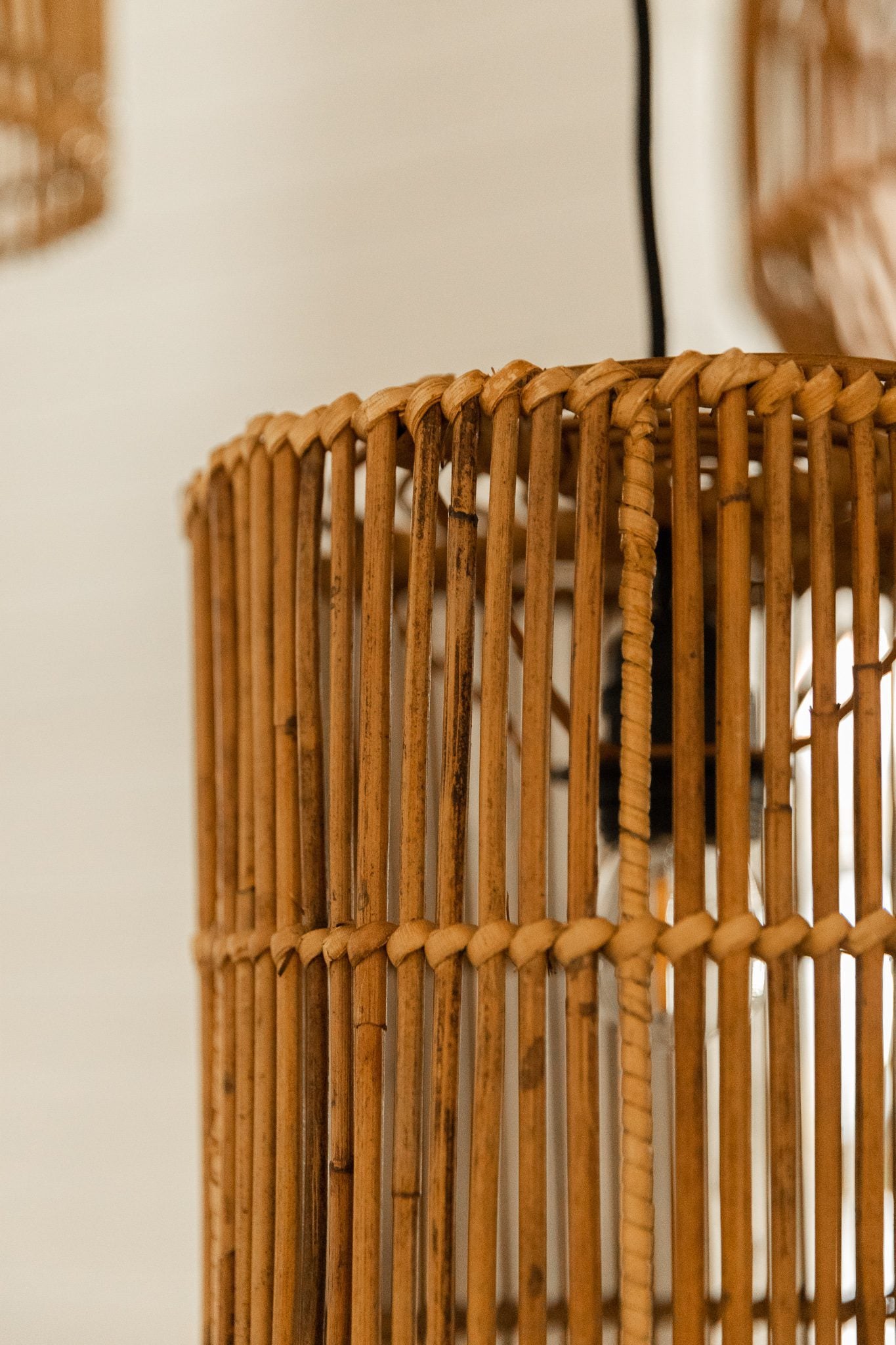 LÁMPARA DE TECHO CILÍNDRICA DE RATÁN NATURAL