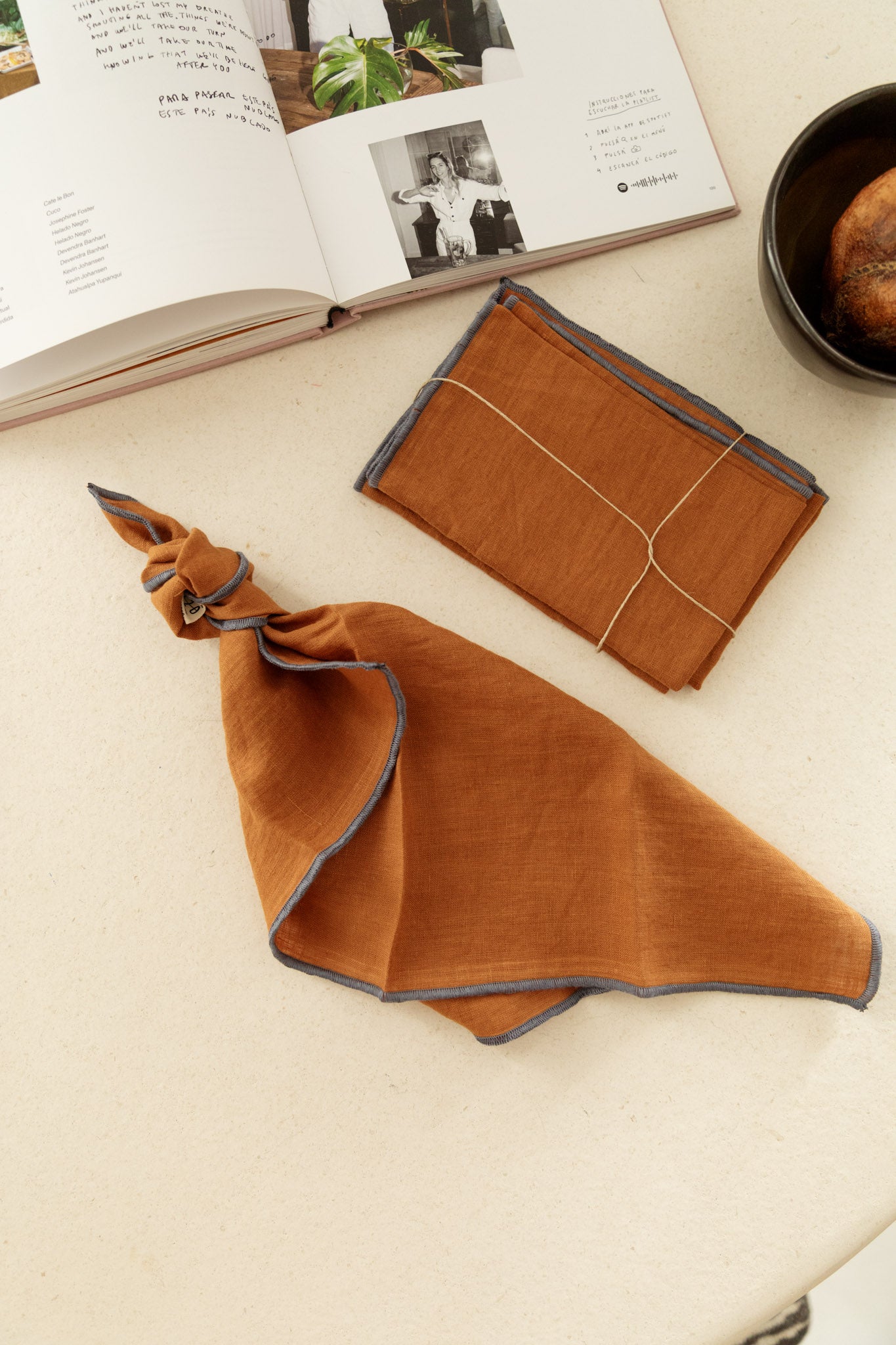 SERVILLETAS LINO TEJA CON REPULGO AZUL