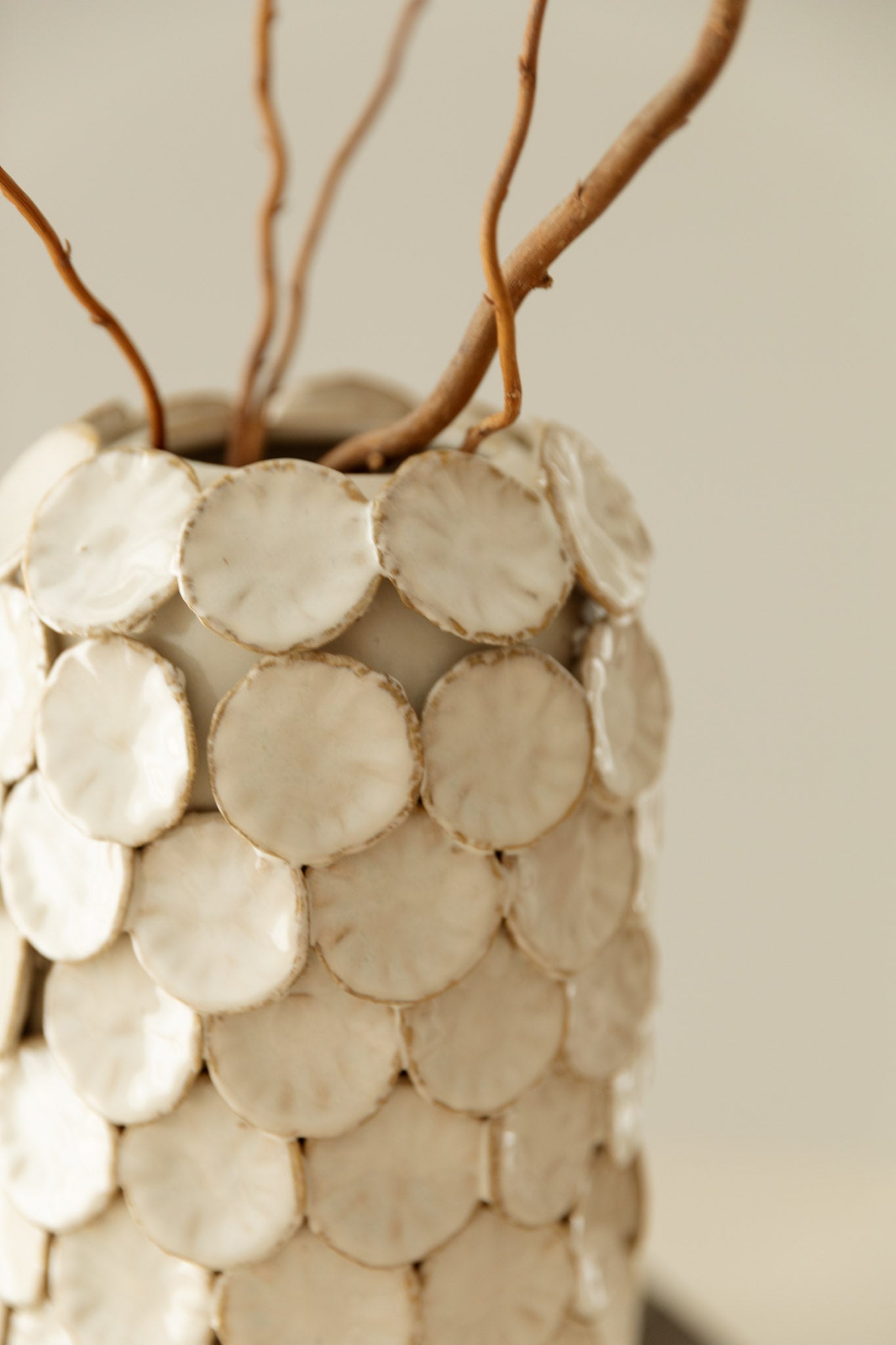 JARRÓN ESCAMAS BLANCO