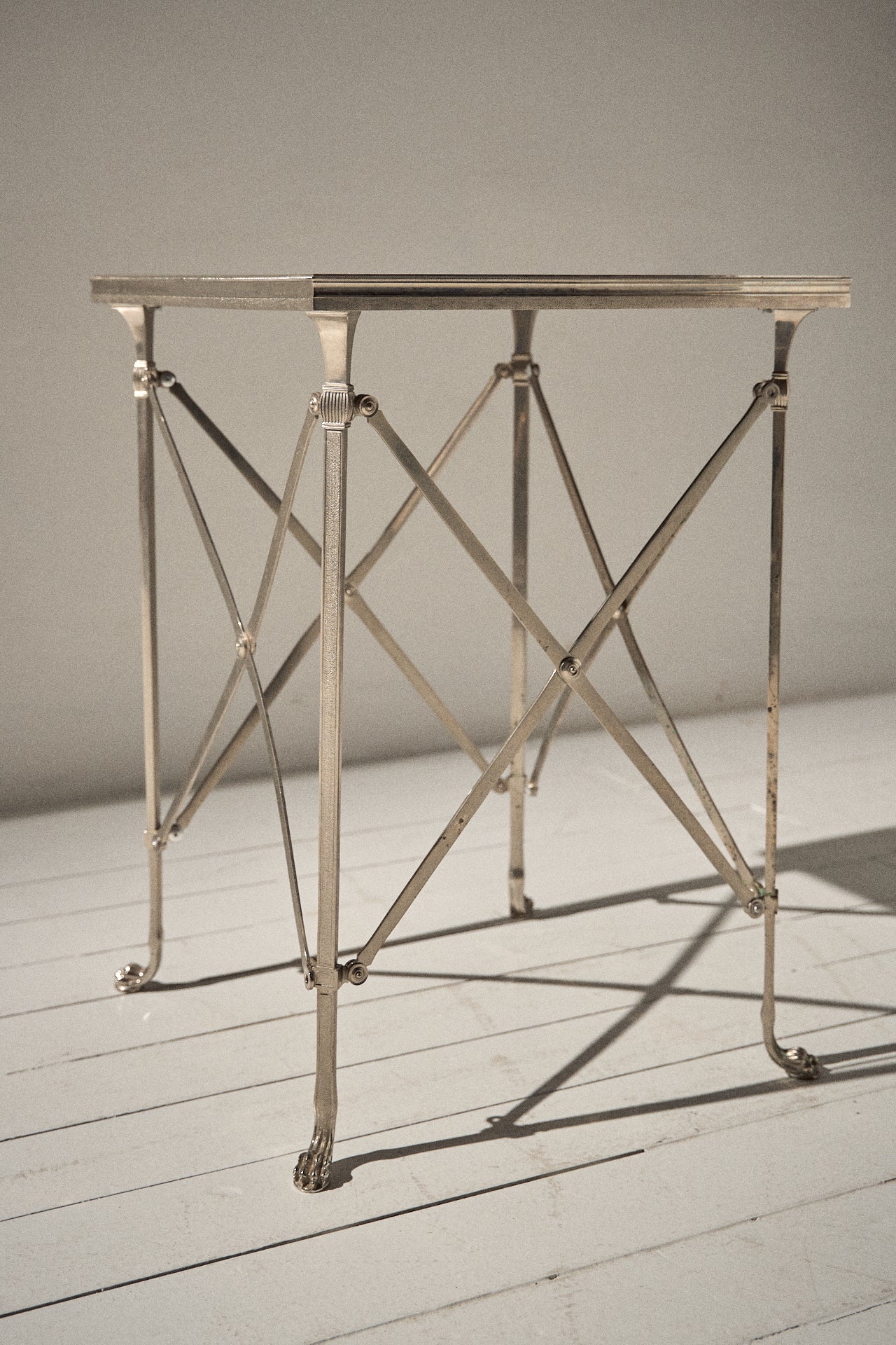 MESA AUXILIAR GERIDON ESTILO NEOCLÁSICO