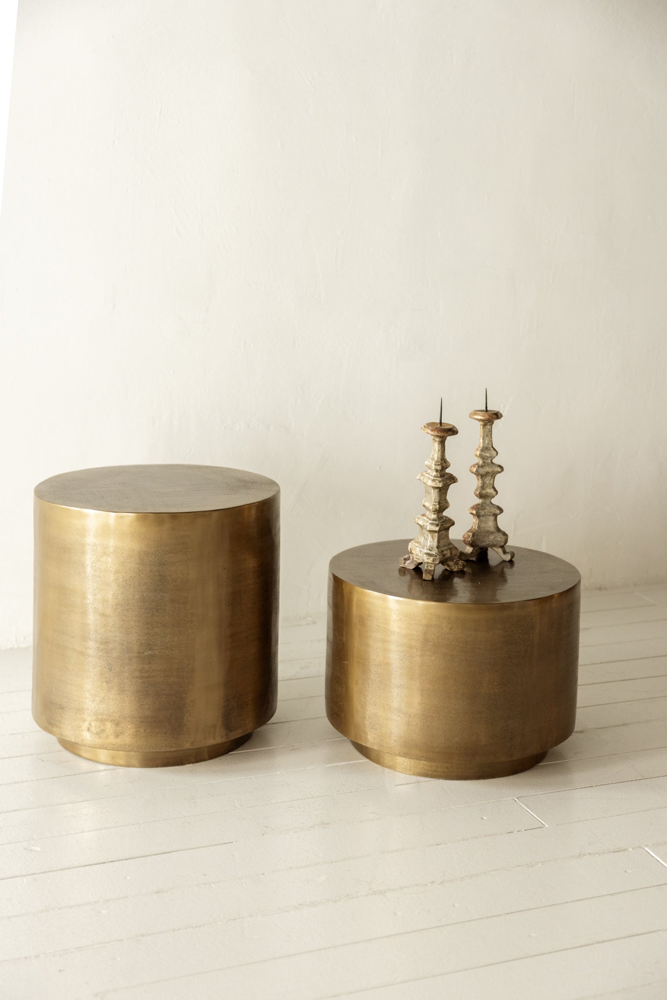 MESA AUXILIAR DE LATÓN CEPILLADO | No.1