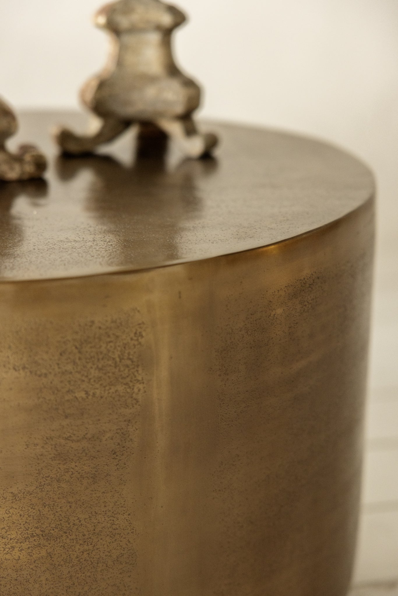 MESA AUXILIAR DE LATÓN CEPILLADO | No.1