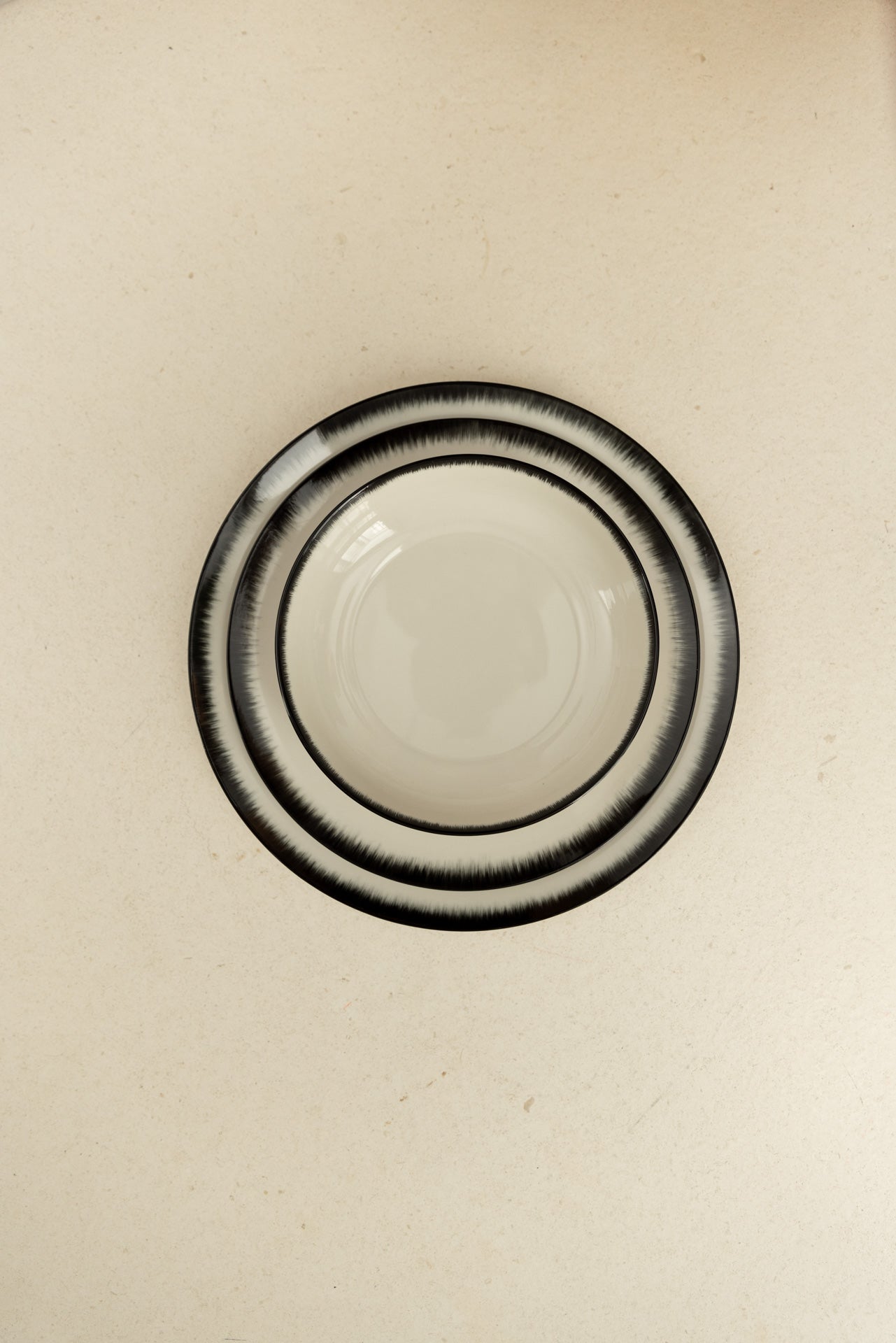 VAJILLA DE PORCELANA BLANCA Y NEGRA