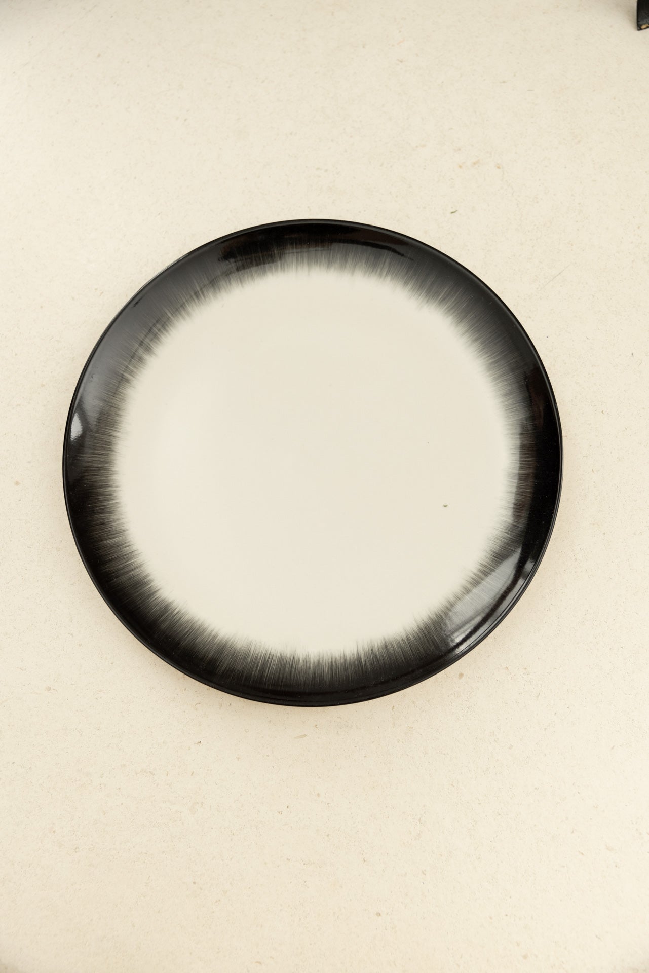 VAJILLA DE PORCELANA NEGRA Y BLANCA