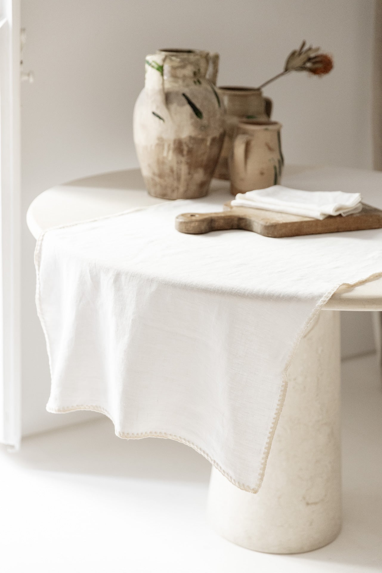 CAMINO MARIETA BLANCO CON DOS SERVILLETAS