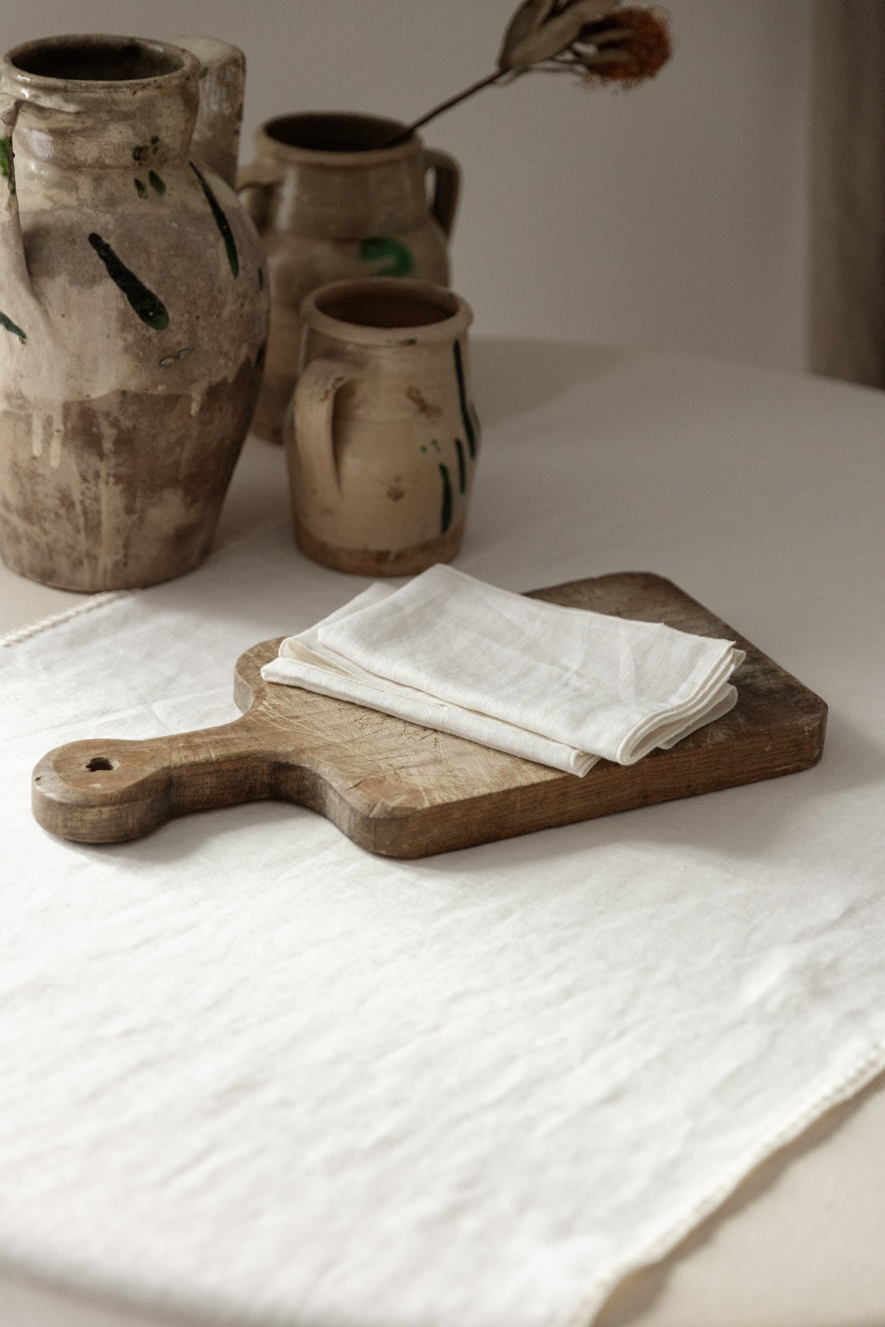 CAMINO MARIETA BLANCO CON DOS SERVILLETAS