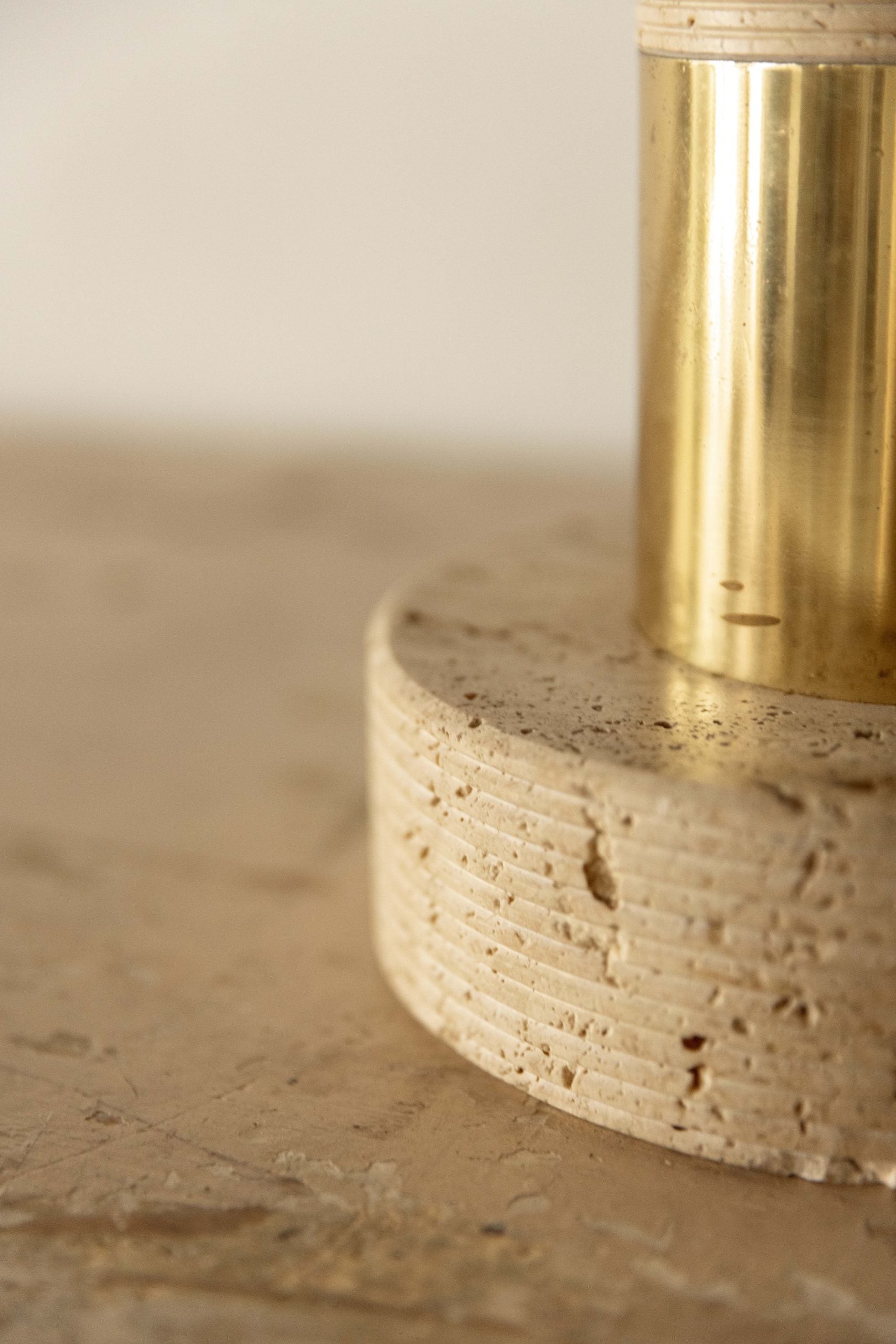 BASE DE LÁMPARA REDONDA TRAVERTINO Y LATÓN