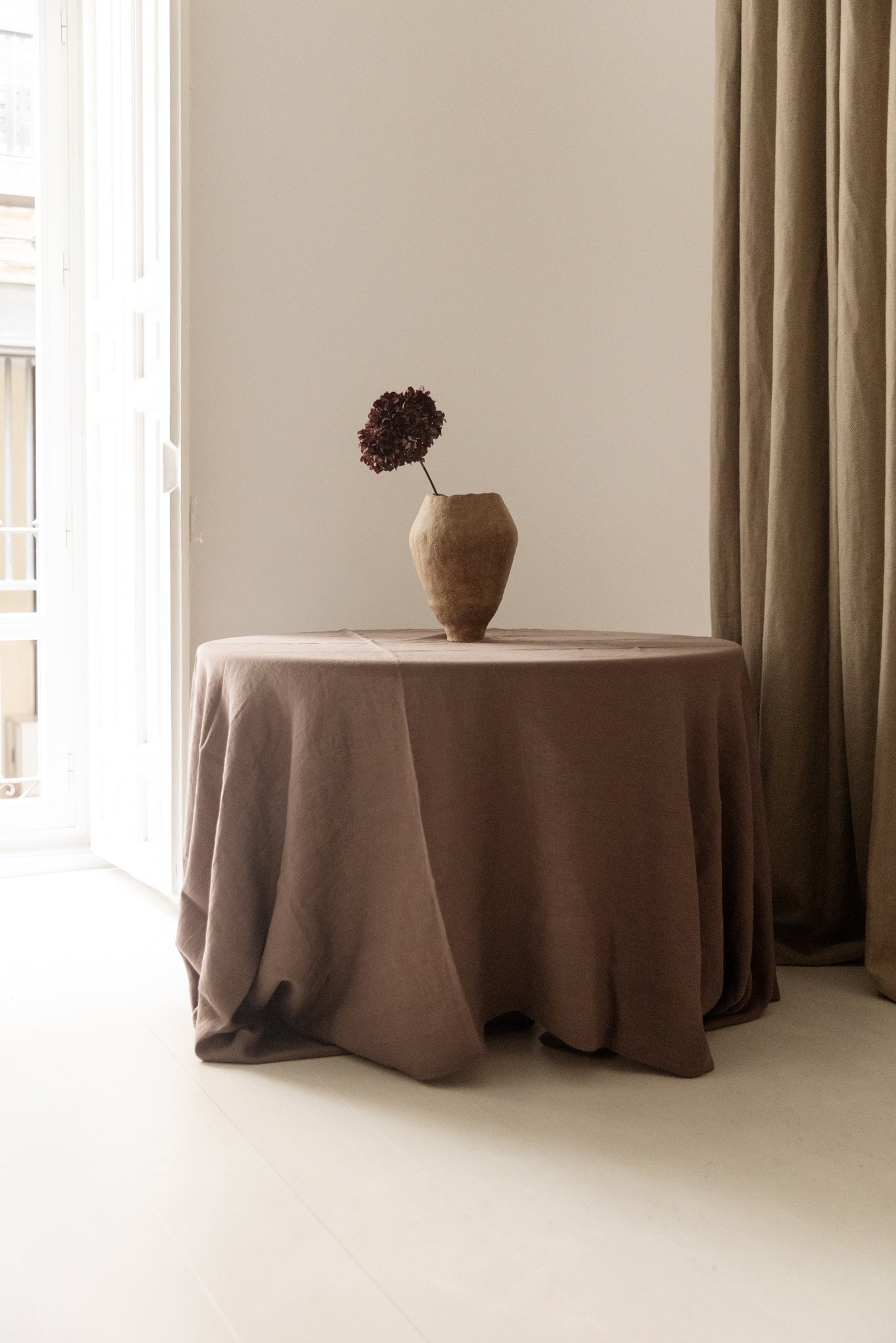 MANTEL MARIETA DE LINO BERENJENA