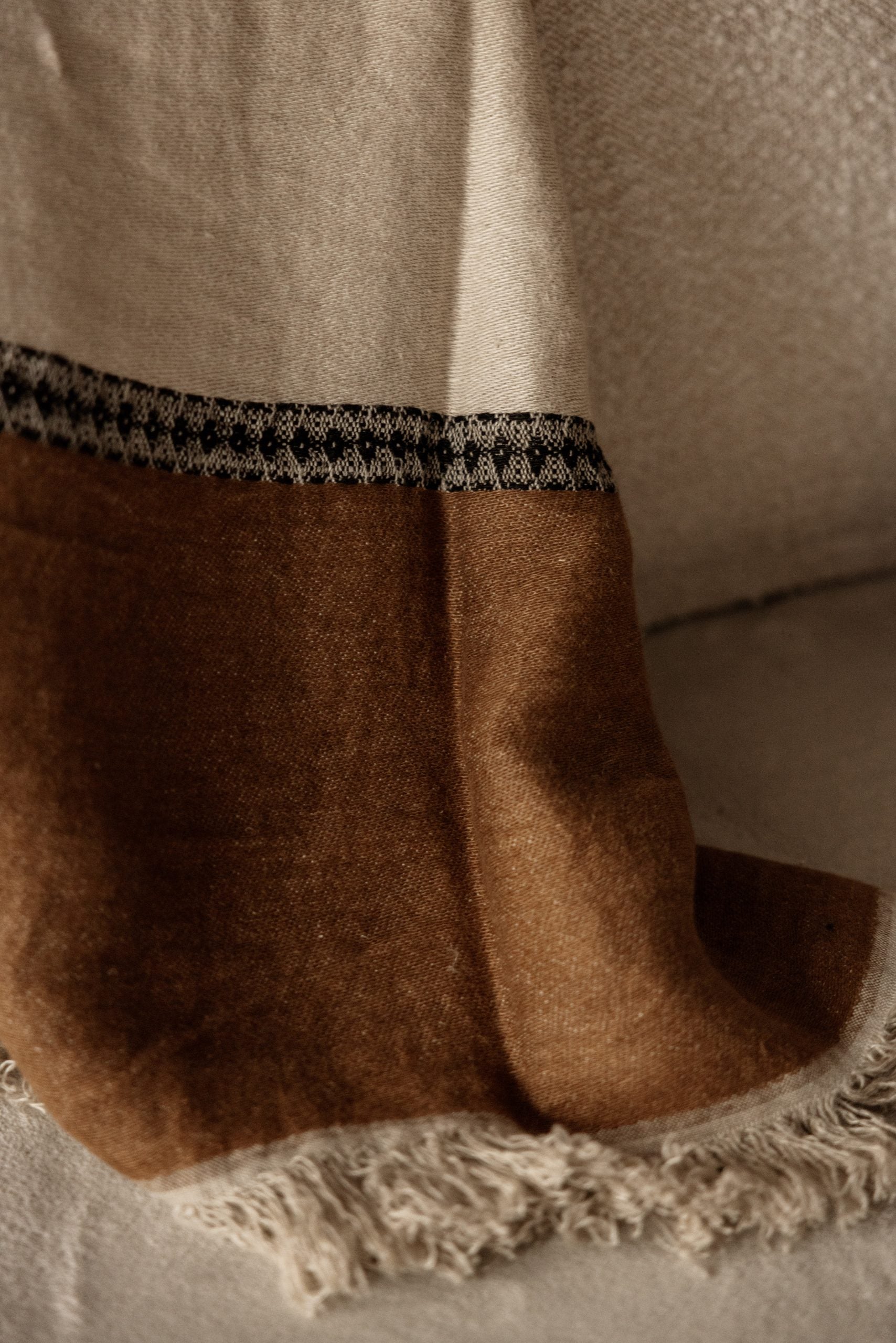 PLAID LINO Y LANA NATURAL Y MARRÓN