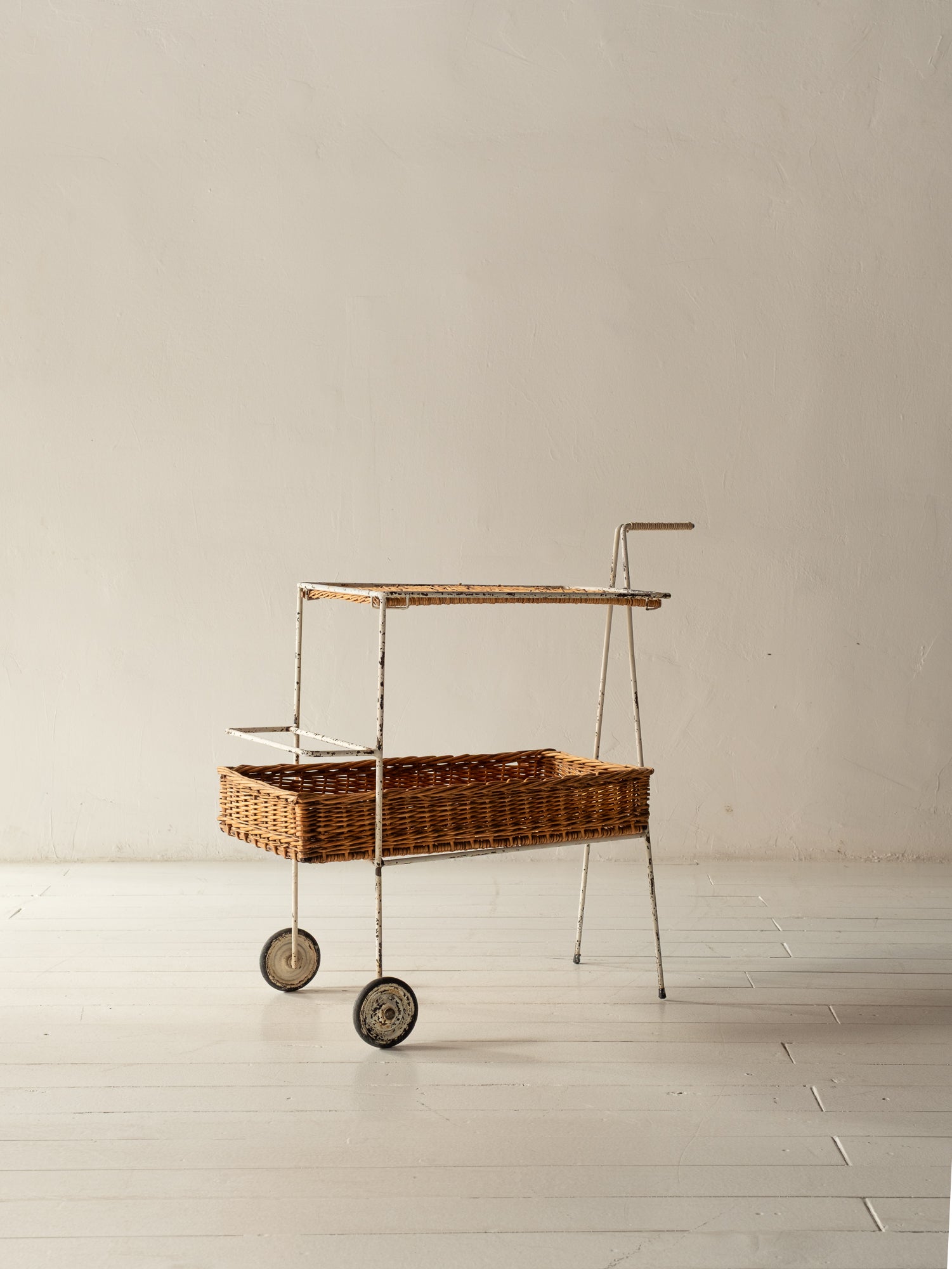 CARRO DE HIERRO Y MIMBRE