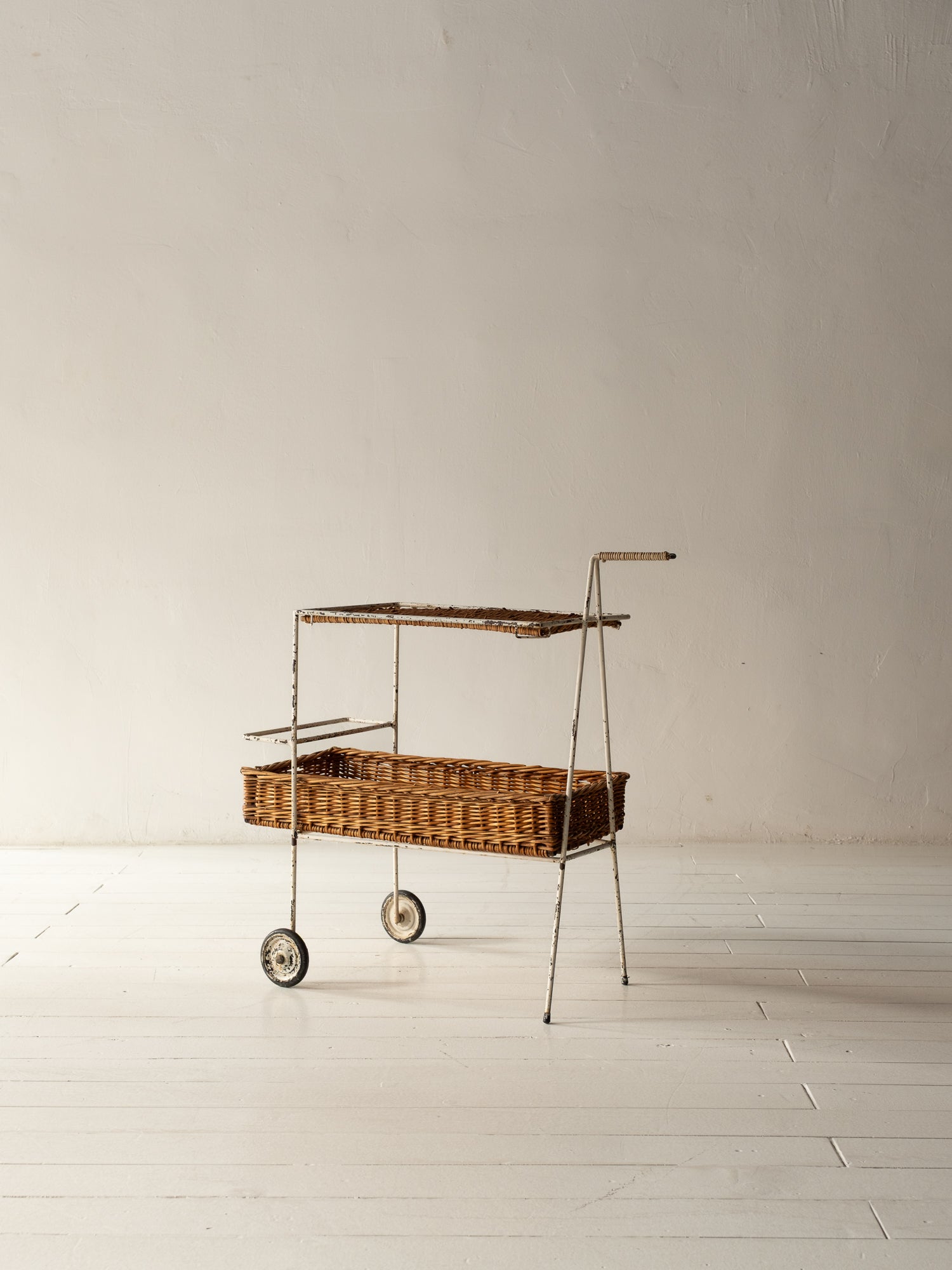 CARRO DE HIERRO Y MIMBRE