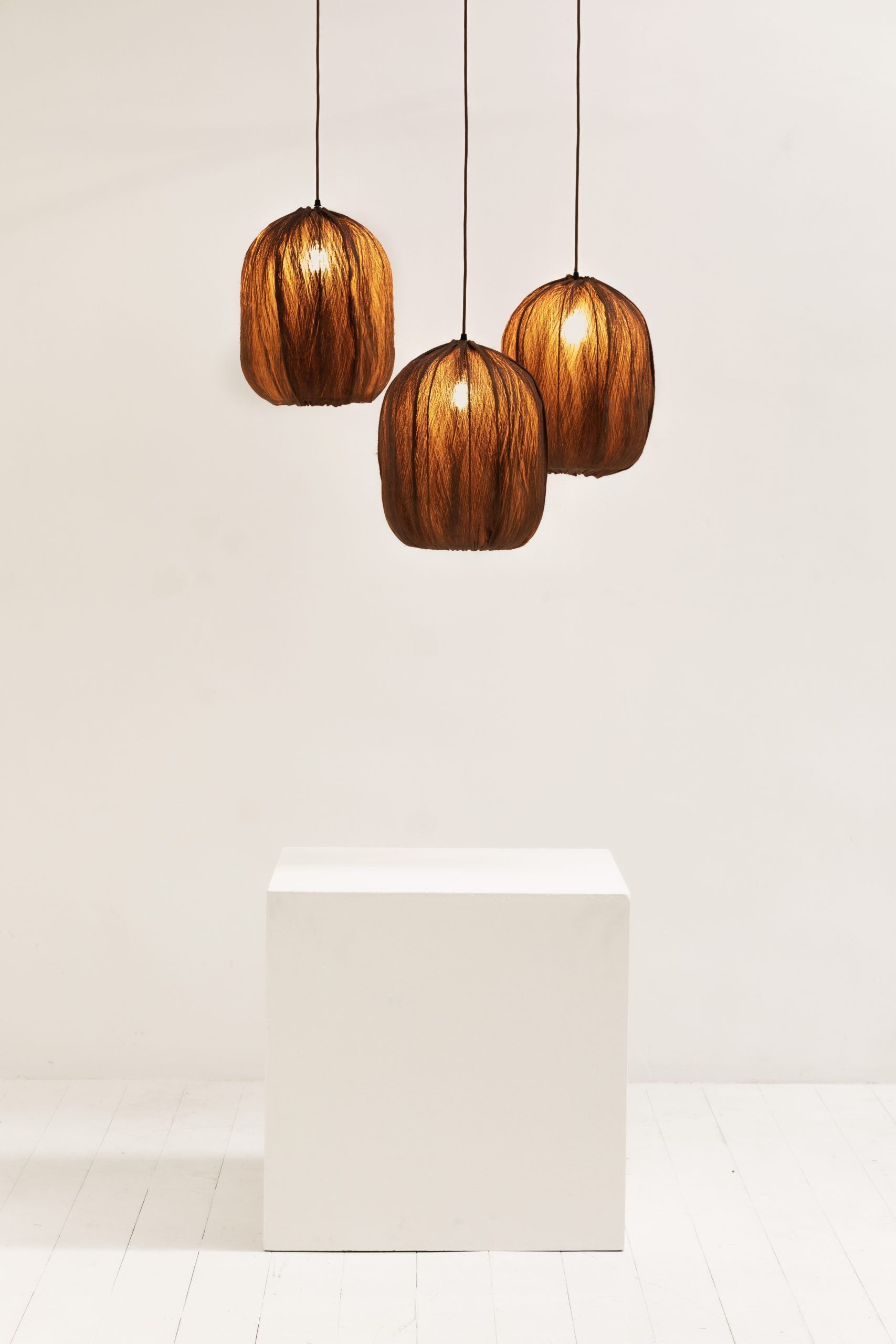 LÁMPARA DE TECHO HOJA DE PALMA CERRADA