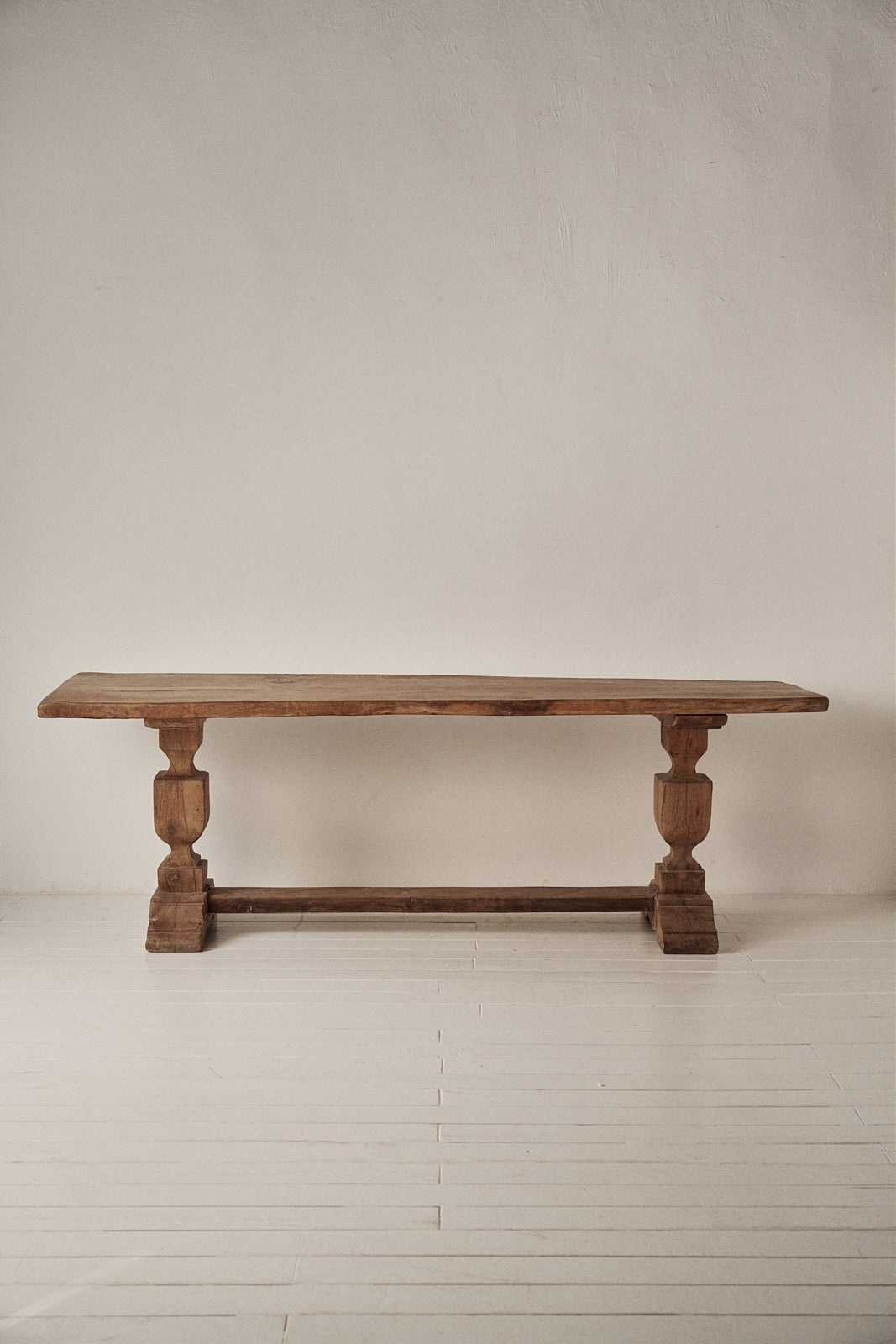 CONSOLA DE MADERA ROBLE CON TRAVESAÑO