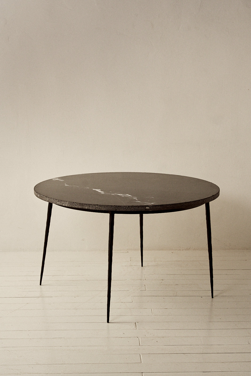 MESA DE MÁRMOL MARQUINA Y ESTRUCTURA MARTELÉ