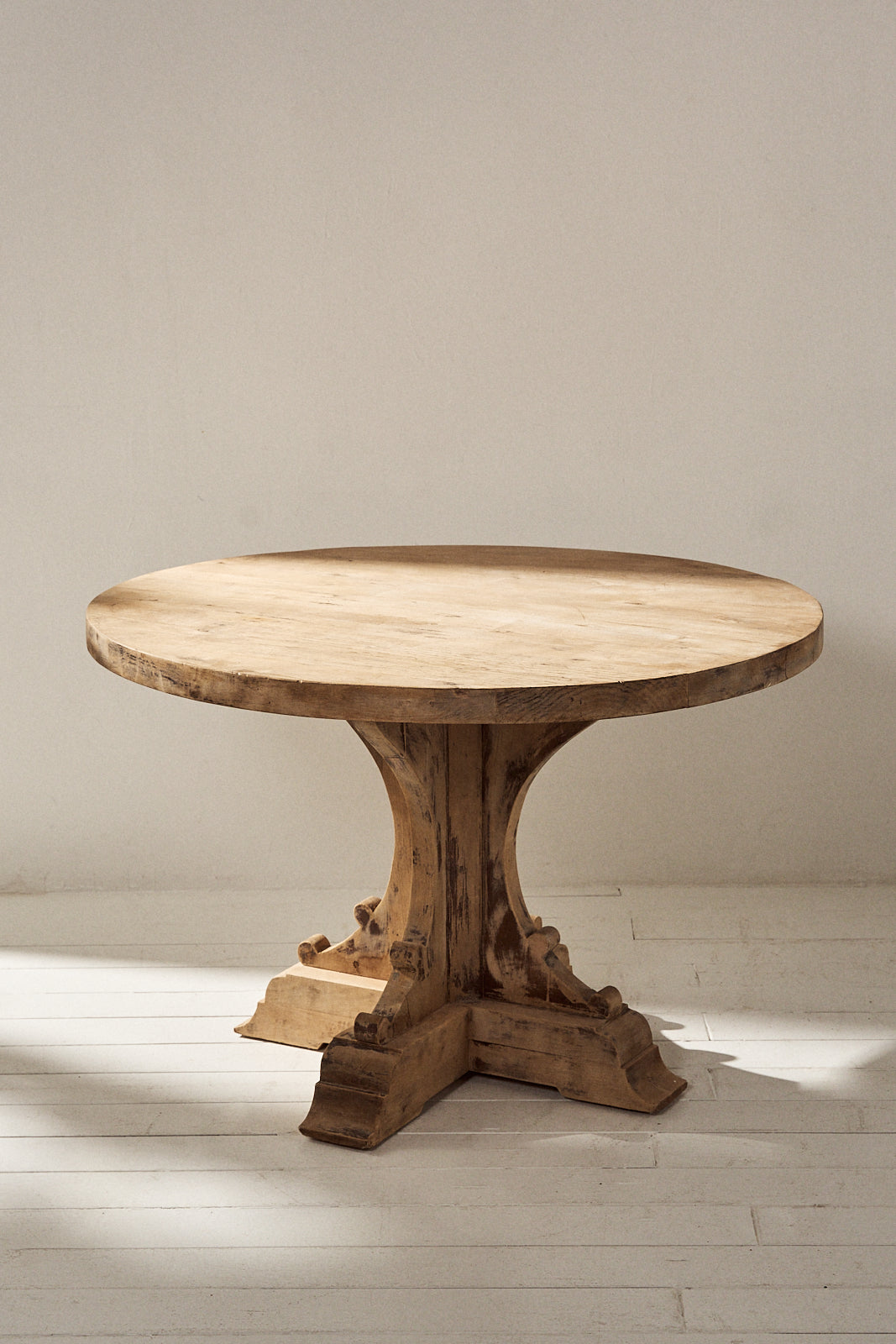 MESA DE COMEDOR FRANCESA REDONDA