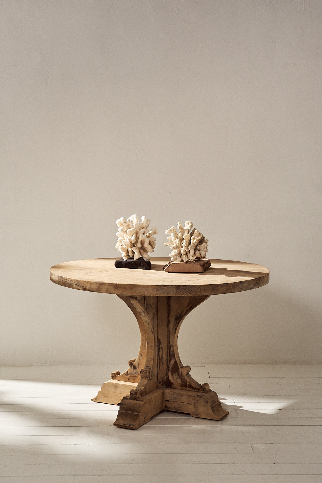 MESA DE COMEDOR FRANCESA REDONDA