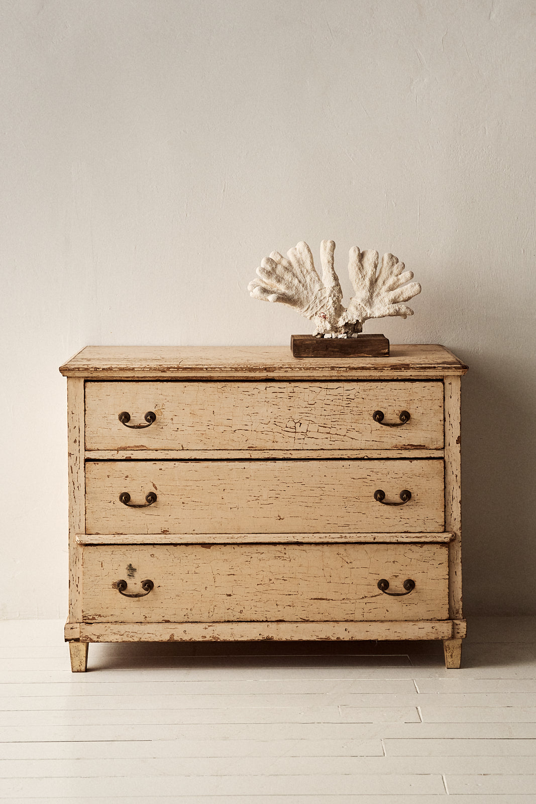 CÓMODA DE ROBLE FRANCESA PATINADA S.XVIII