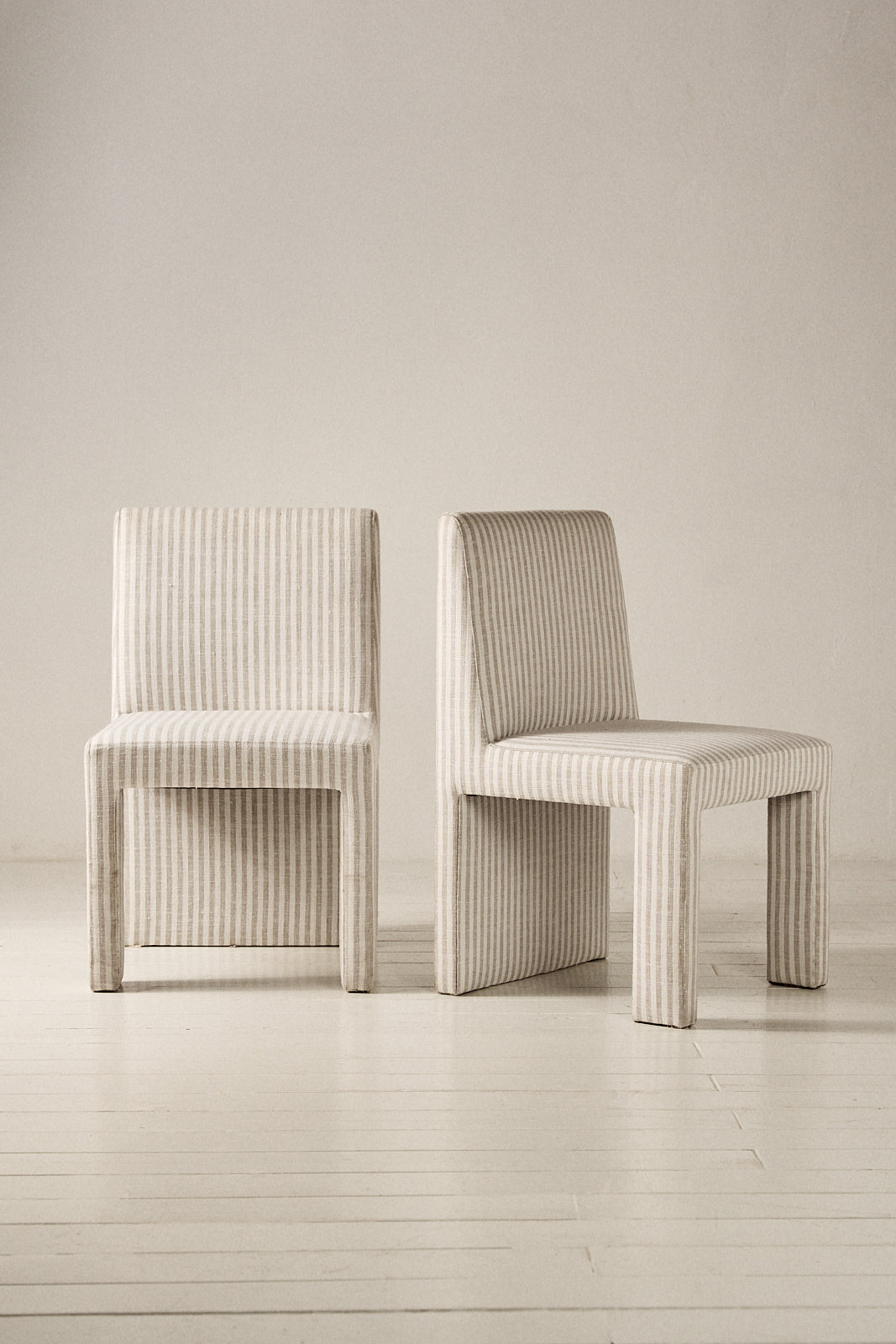 SILLA TAPIZADA DISEÑO LINEA MZ.01