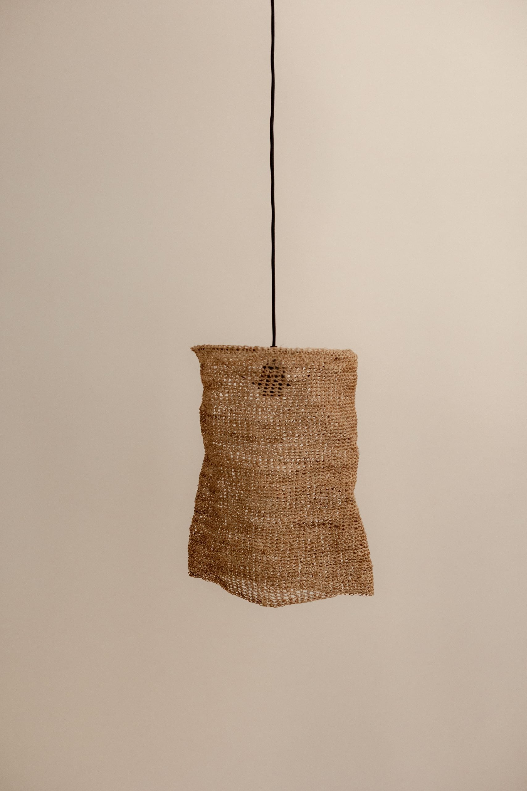 LÁMPARA DE TECHO FIQUÉ TEJIDA A MANO NATURAL