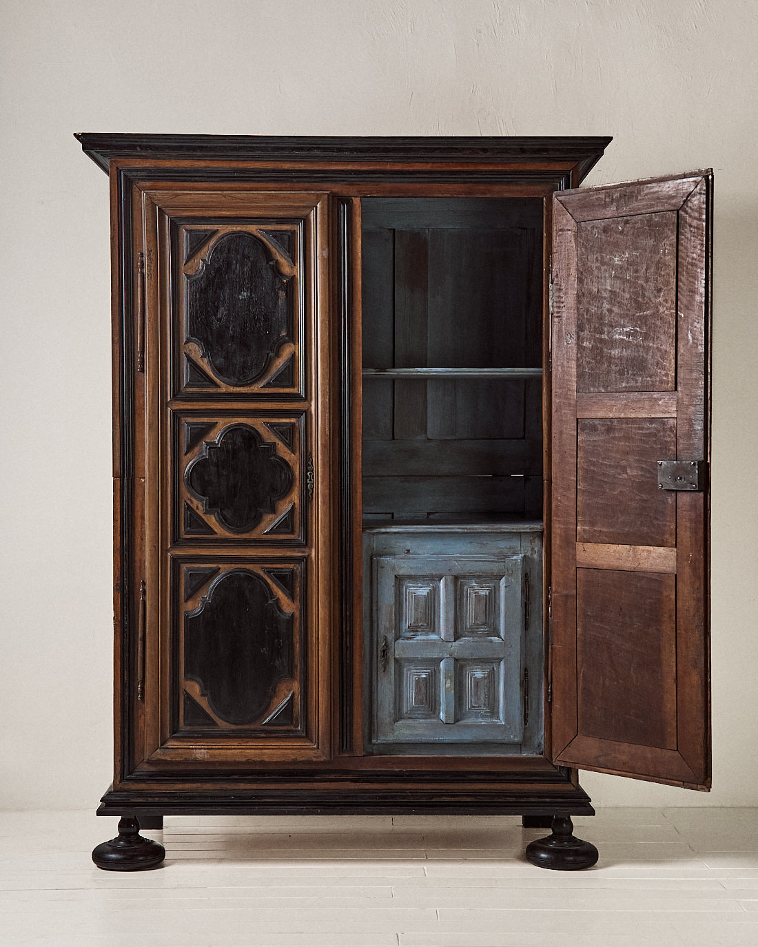 ARMARIO ITALIANO DE NOGAL FINALES S.XVII