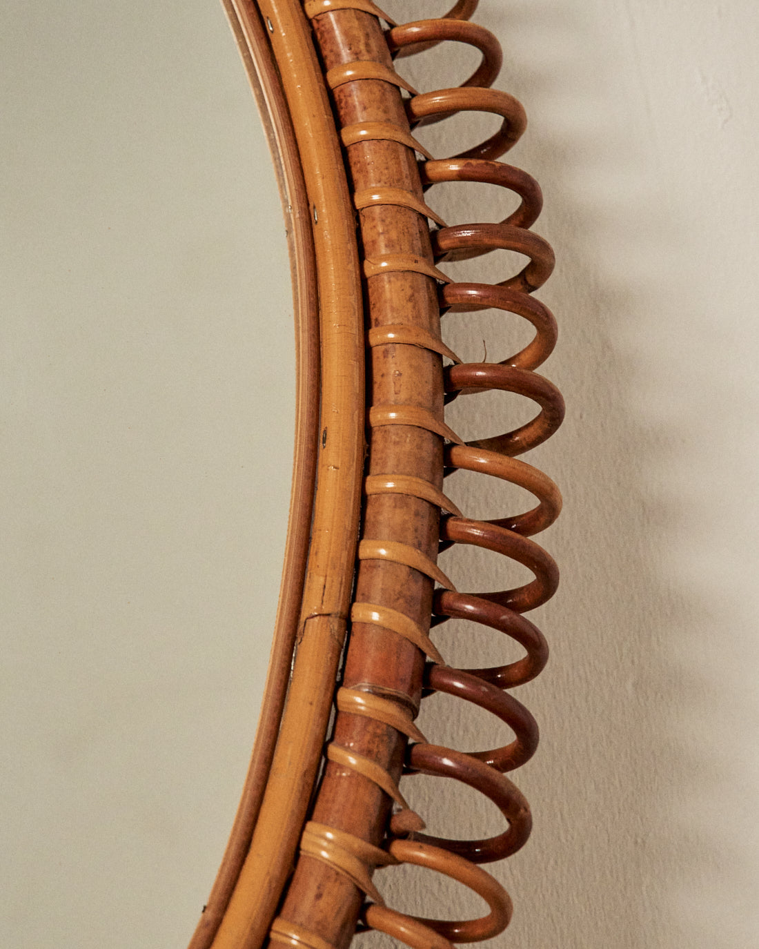 ESPEJO ITALIANO DE RATÁN AÑOS 70