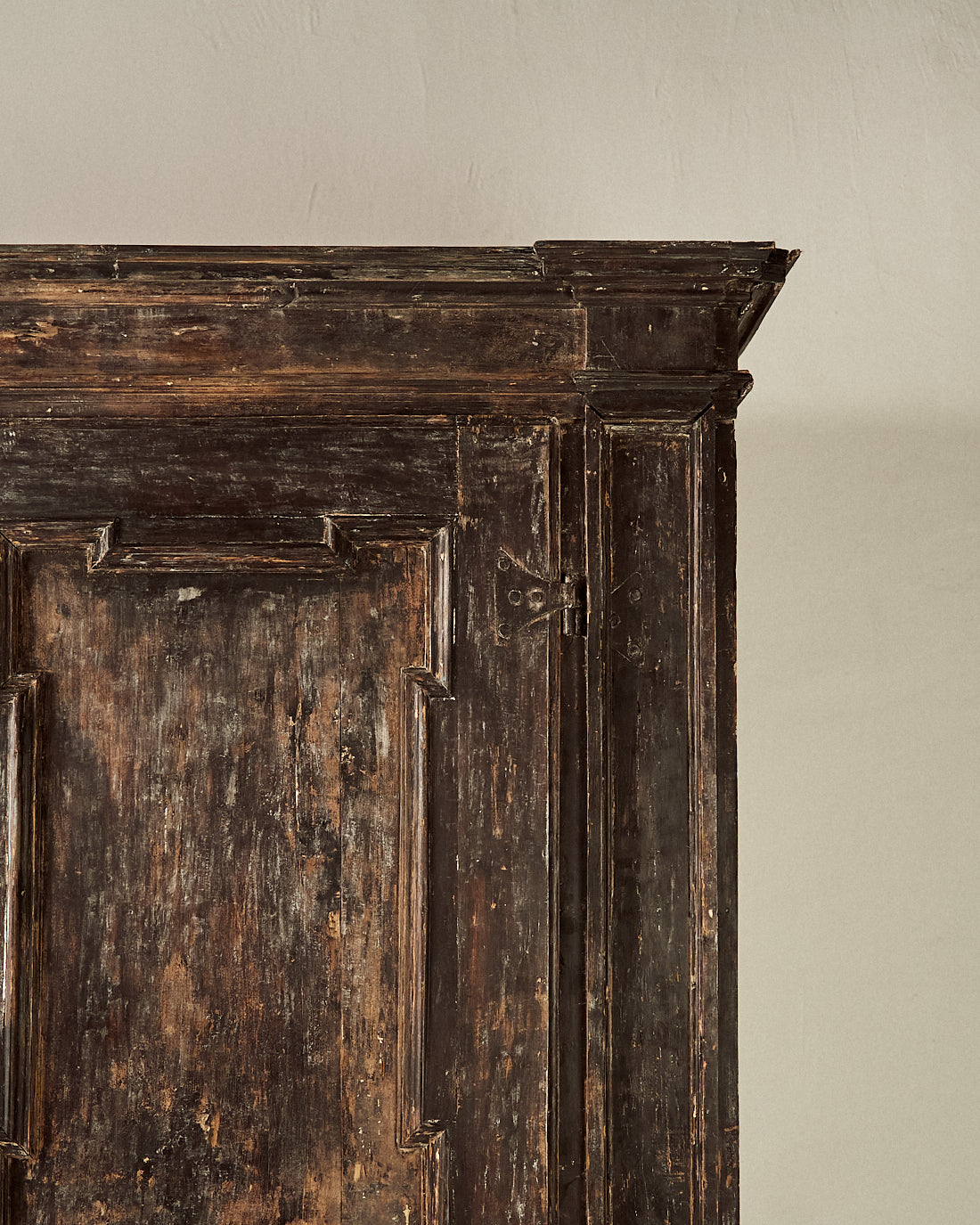 ARMARIO ITALIANO DE MADERA DE ÁLAMO S.XVIII