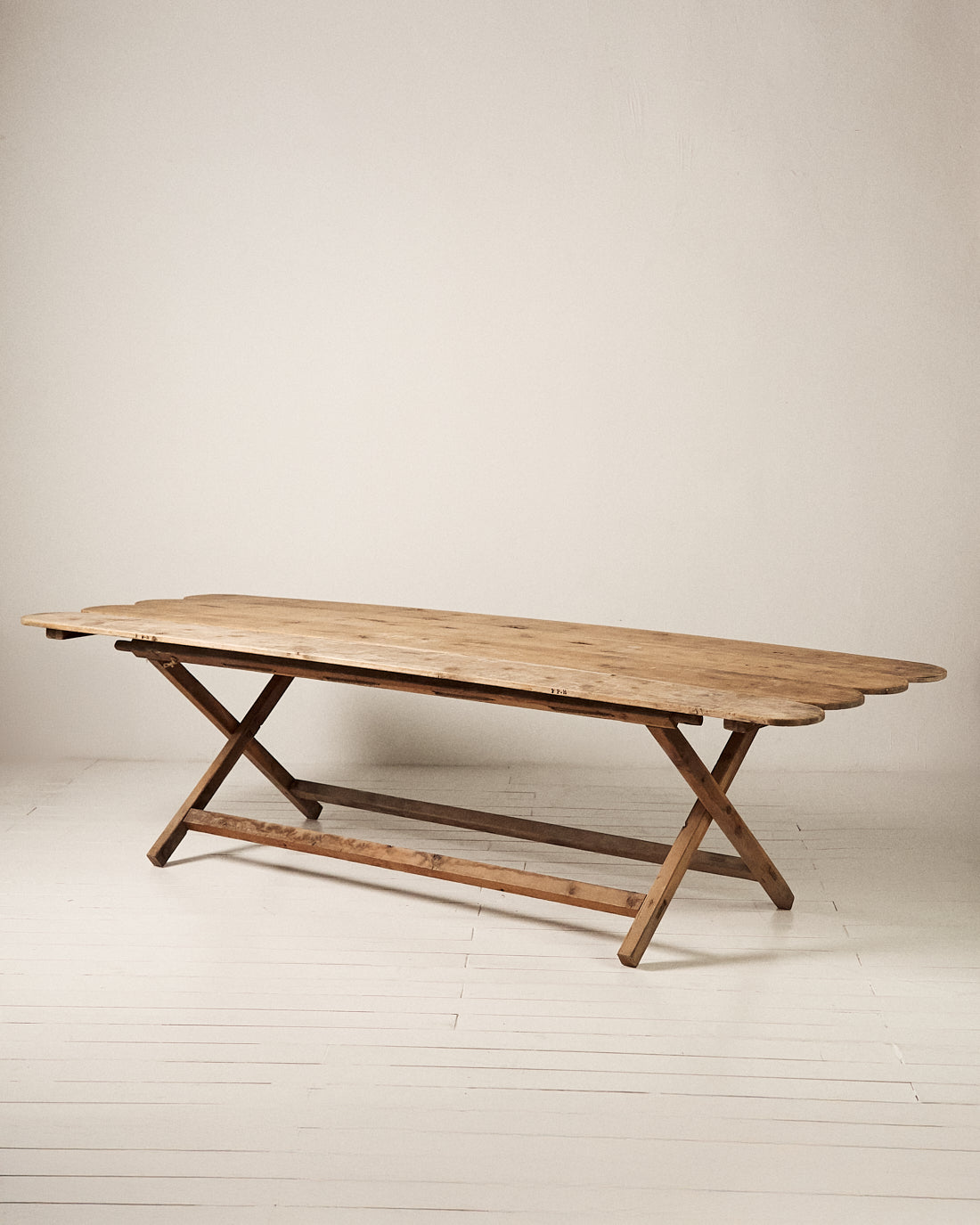 MESA DE COMEDOR FRANCESA DE ALERCE