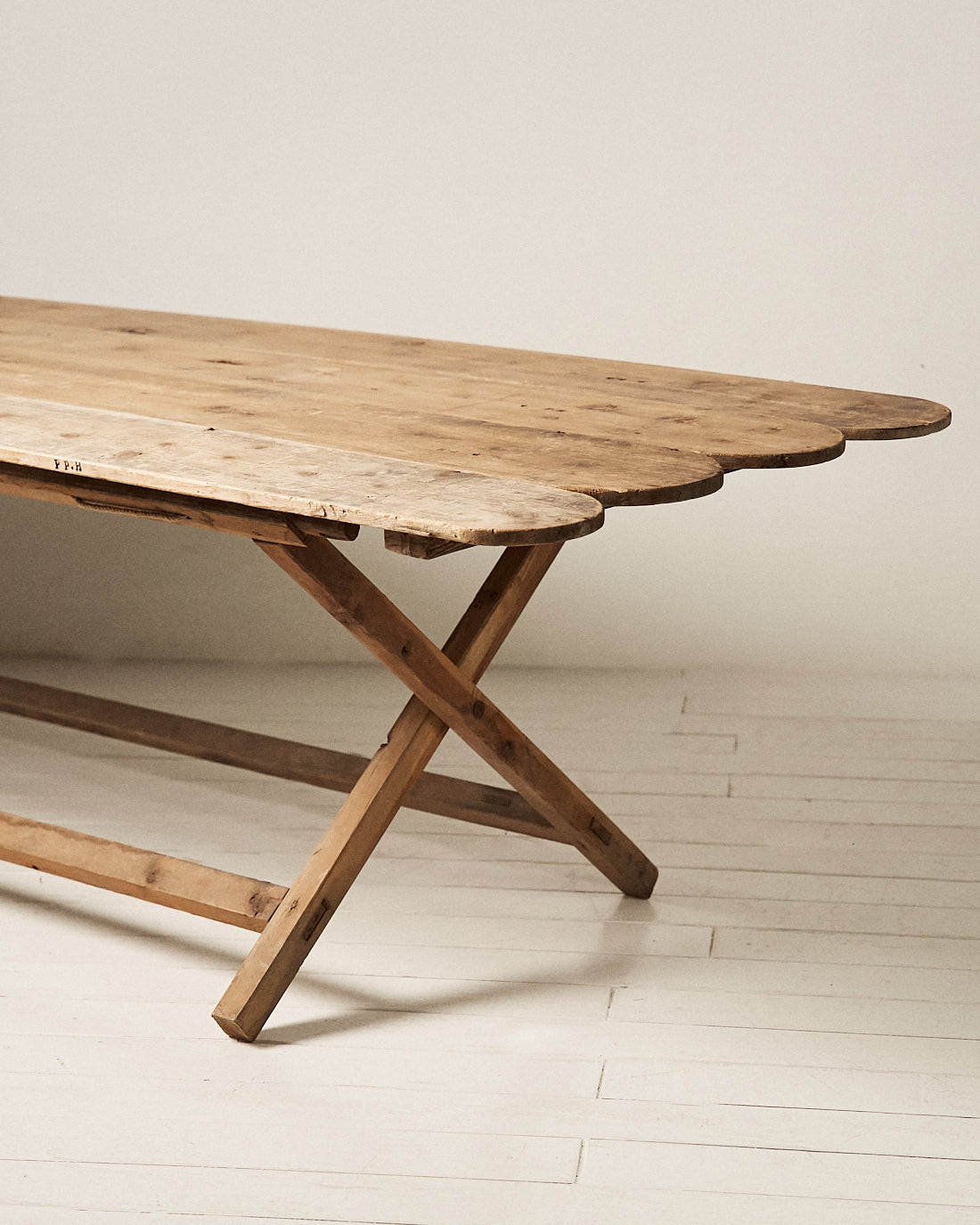 MESA DE COMEDOR FRANCESA DE ALERCE