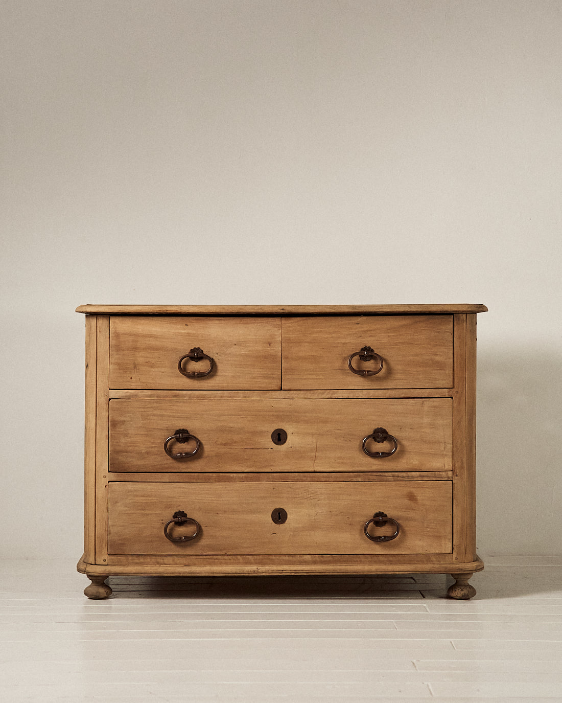 CÓMODA FRANCESA DE NOGAL S.XVIII