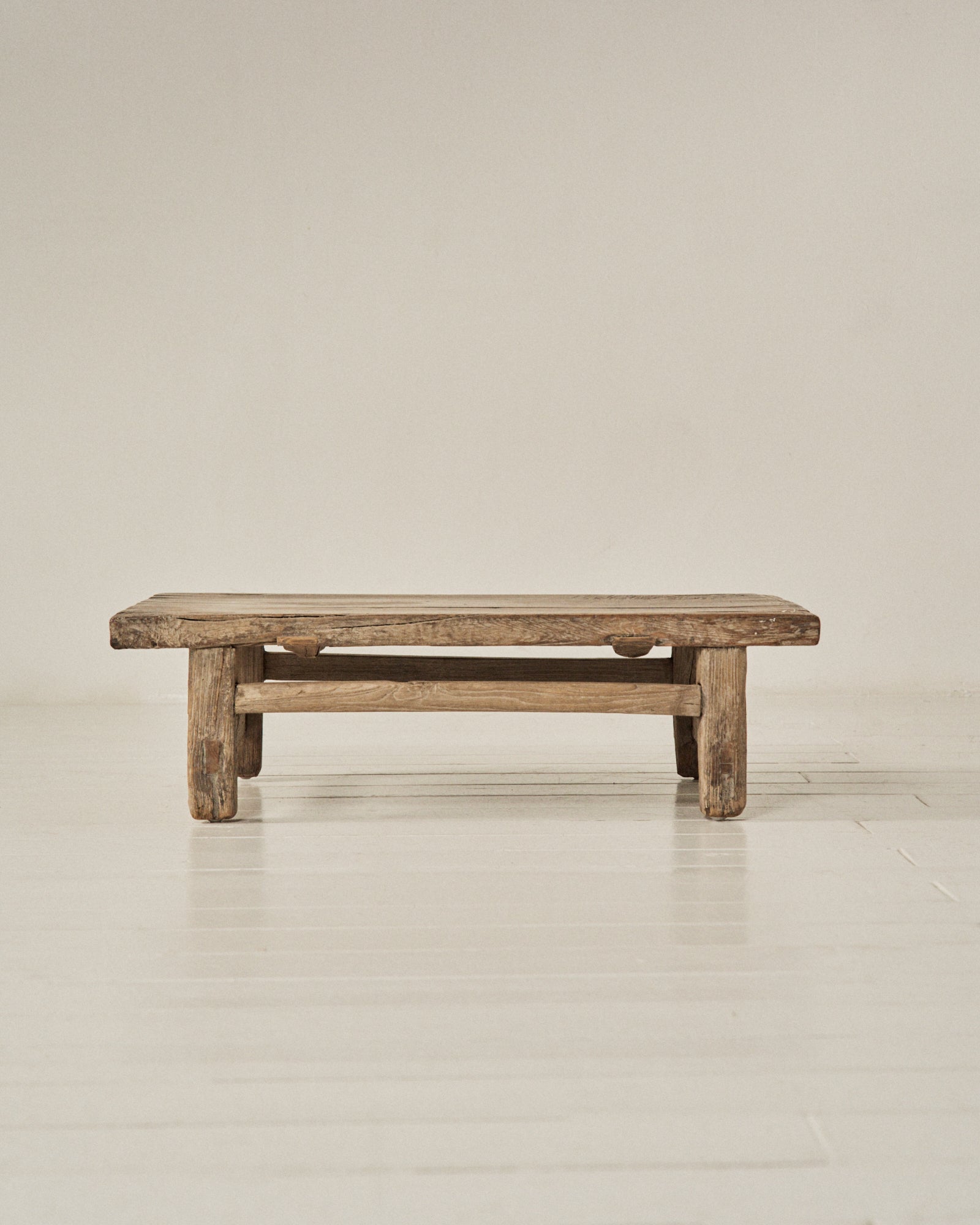 MESA AUXILIAR DE MADERA BAJA